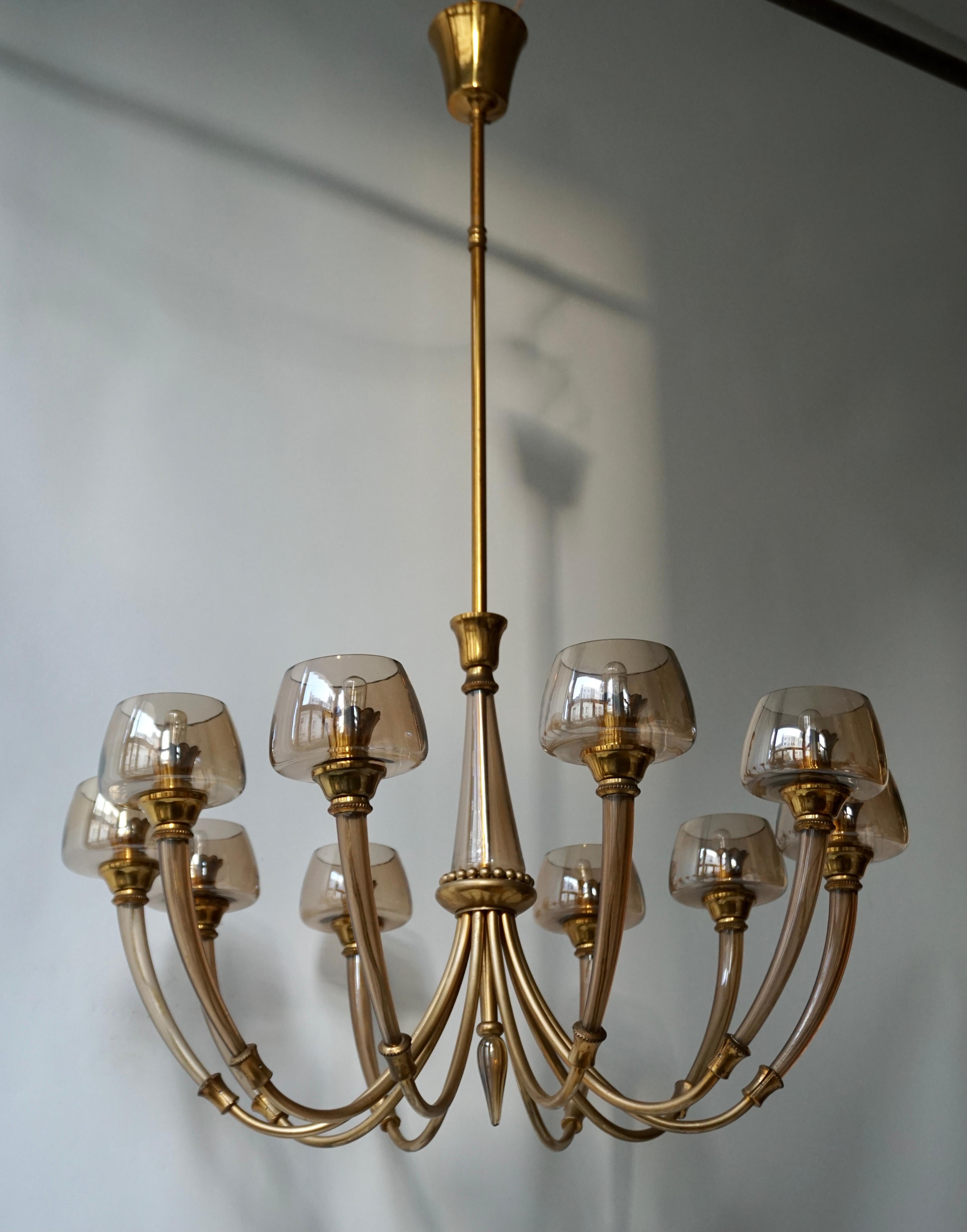 Elegant Murano glass and brass ten light chandelier.

The light requires ten single E14 screw fit lightbulbs (60Watt max.) LED compatible.
Measures: 
Diameter 68 cm.
Height 105 cm.