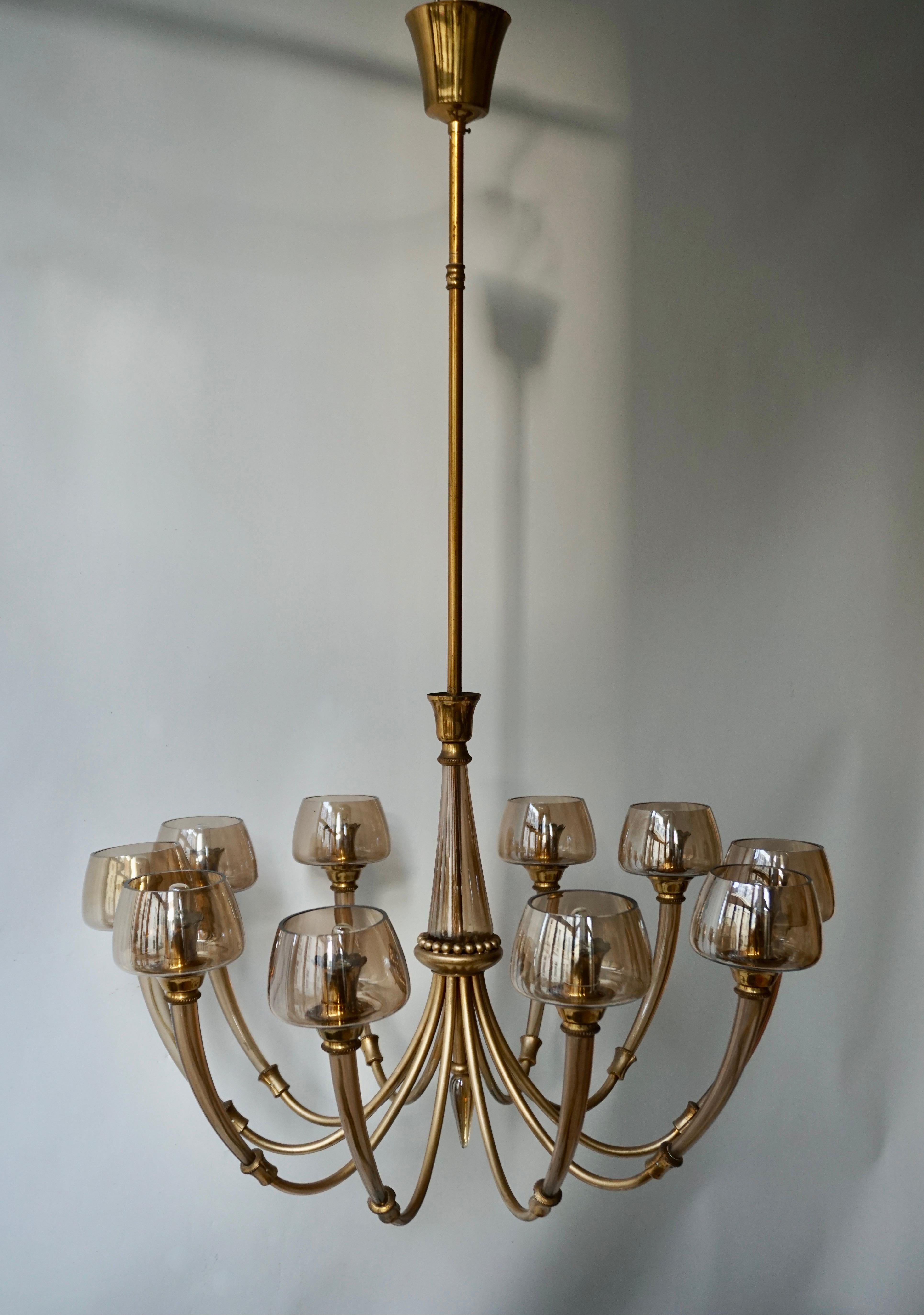 Elegant Murano Glass and Brass Chandelier In Good Condition For Sale In Antwerp, BE