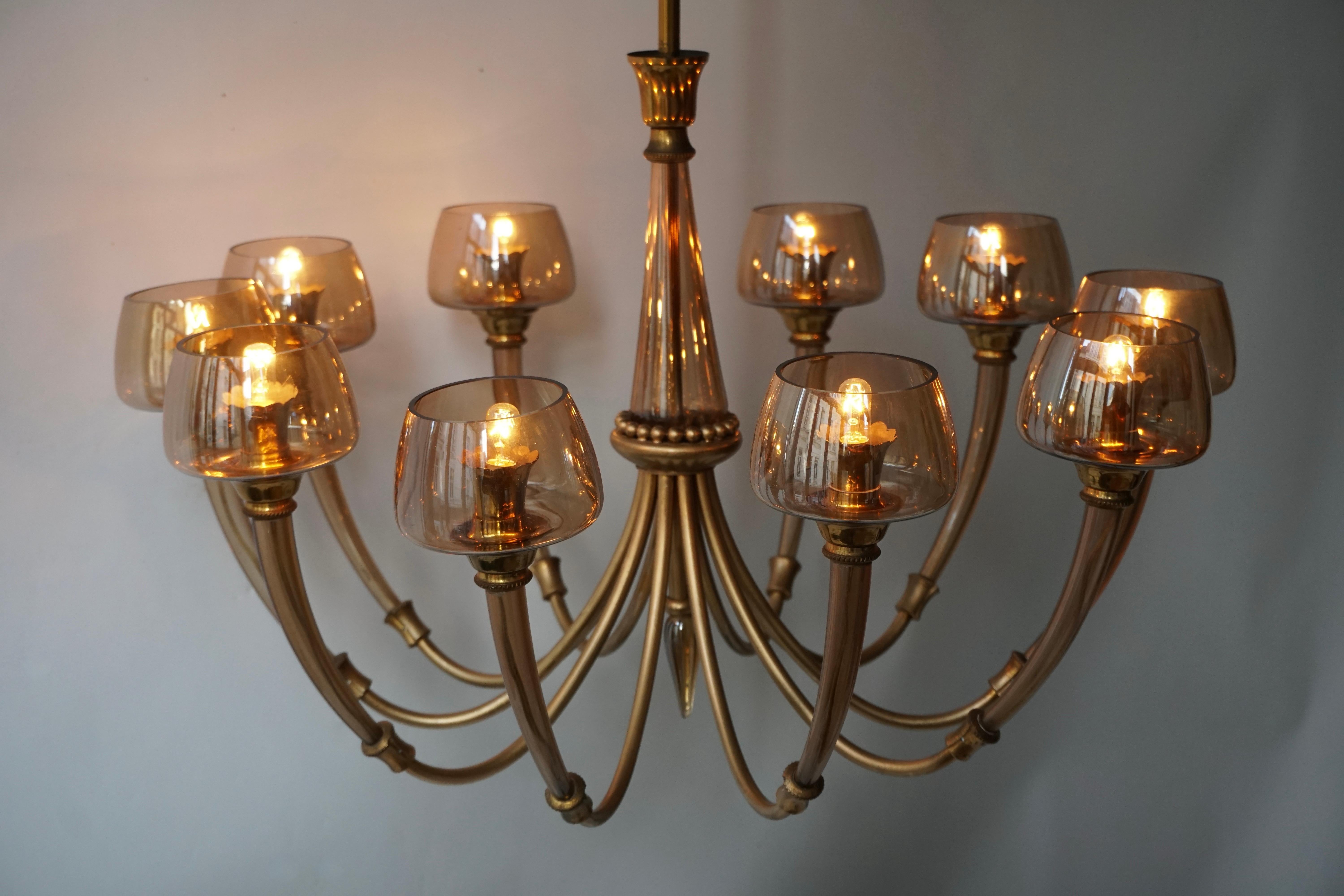 Elegant Murano Glass and Brass Chandelier For Sale 1