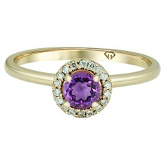 Eleganza dell'anello con ametista e diamanti