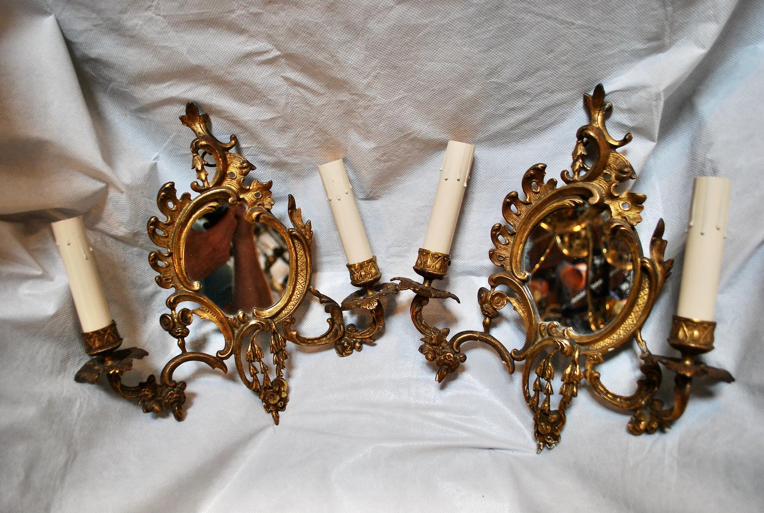 Elegant and beautiful  pair of late 19 th century French  bronze sconces  For Sale 1