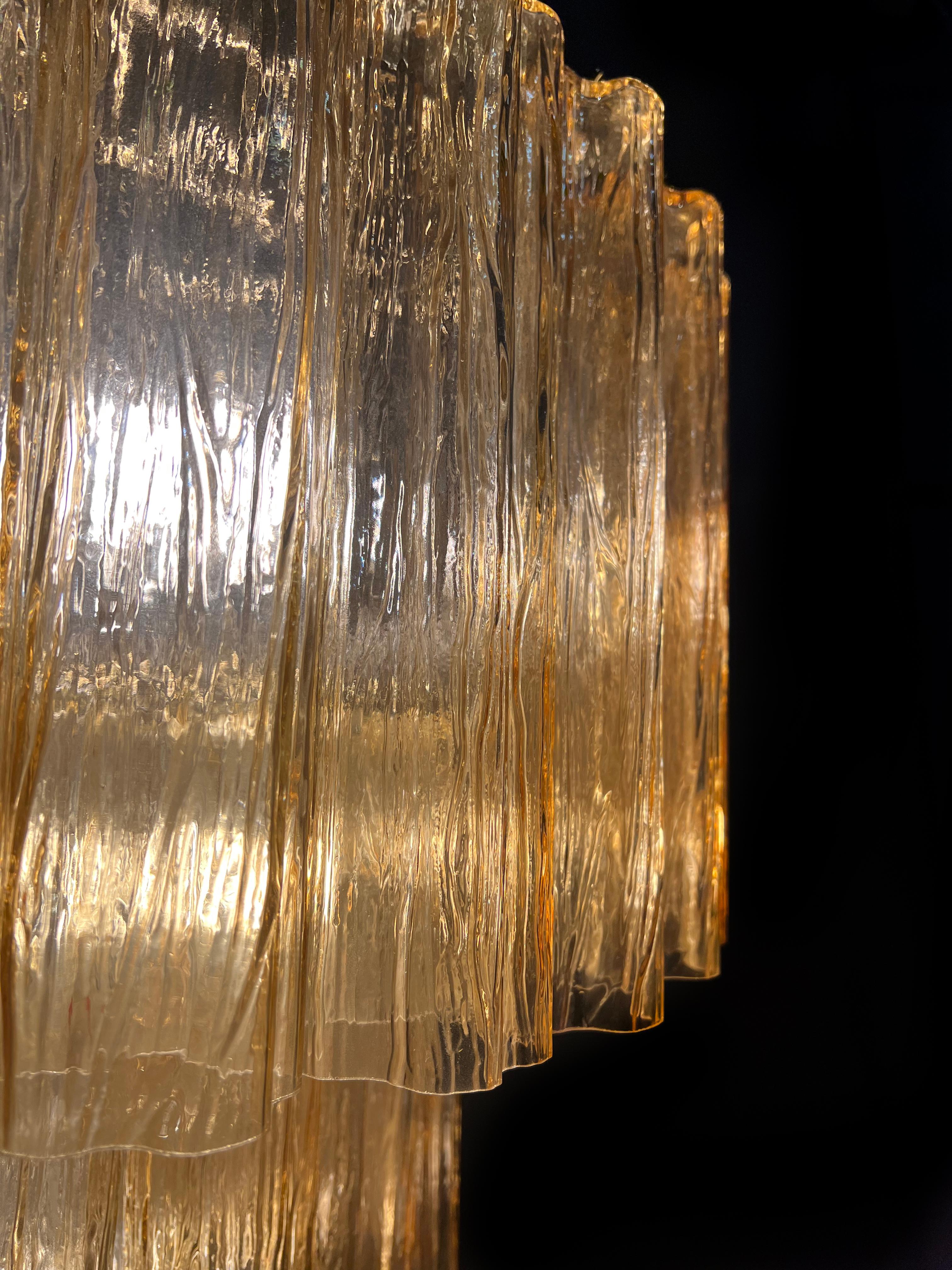 Elegante e affascinante coppia di lampadari italiani di Valentina Planta, Murano in vendita 3