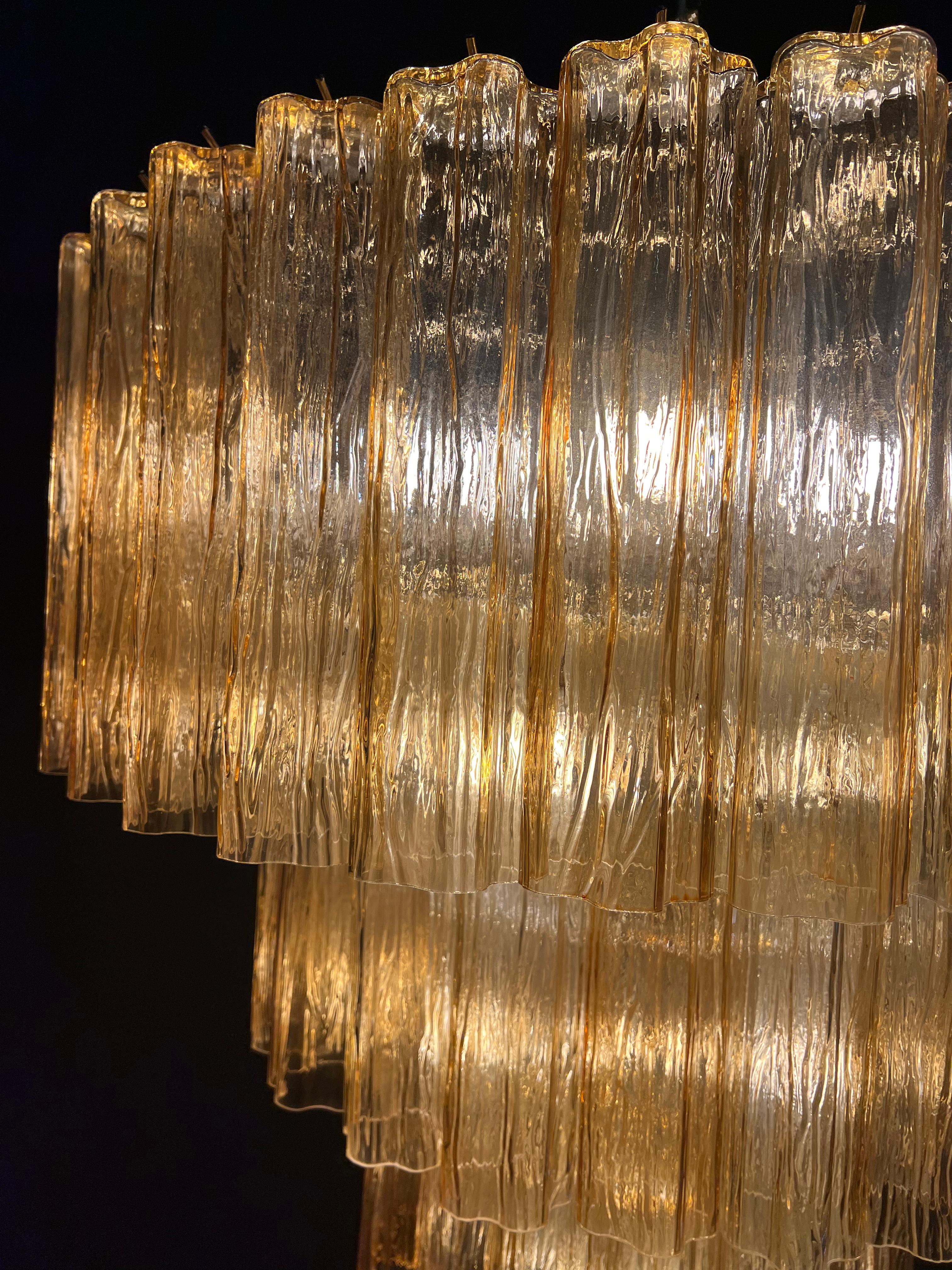 Elegante e affascinante coppia di lampadari italiani di Valentina Planta, Murano in vendita 4