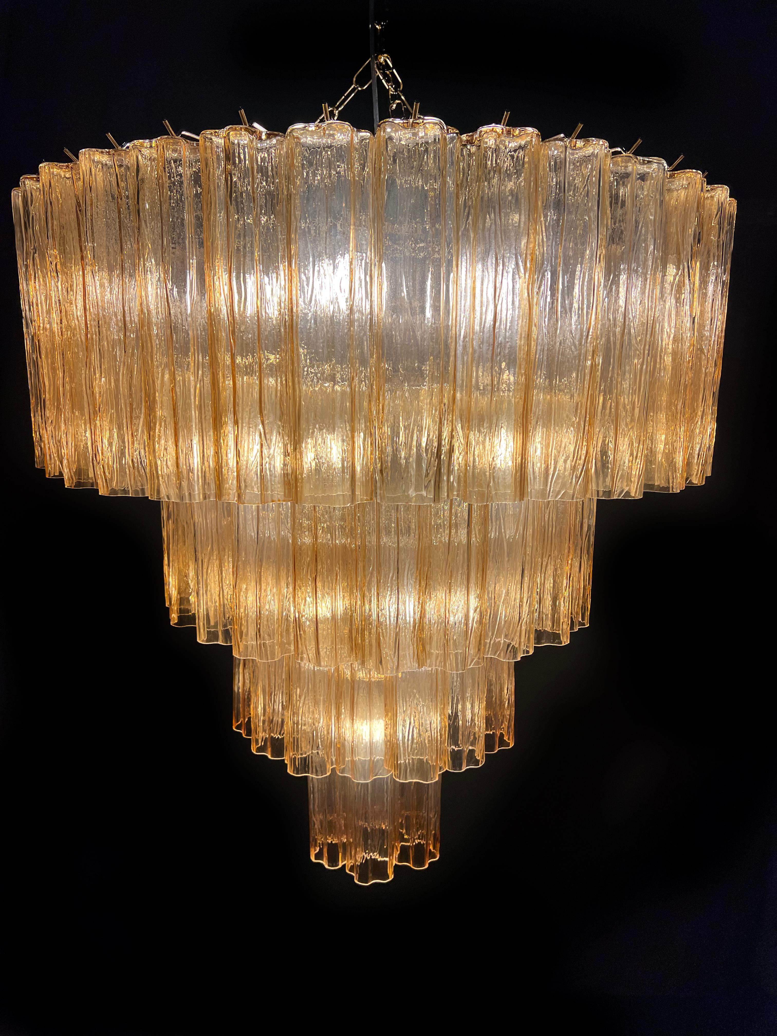 Elegante e affascinante coppia di lampadari italiani di Valentina Planta, Murano in vendita 7