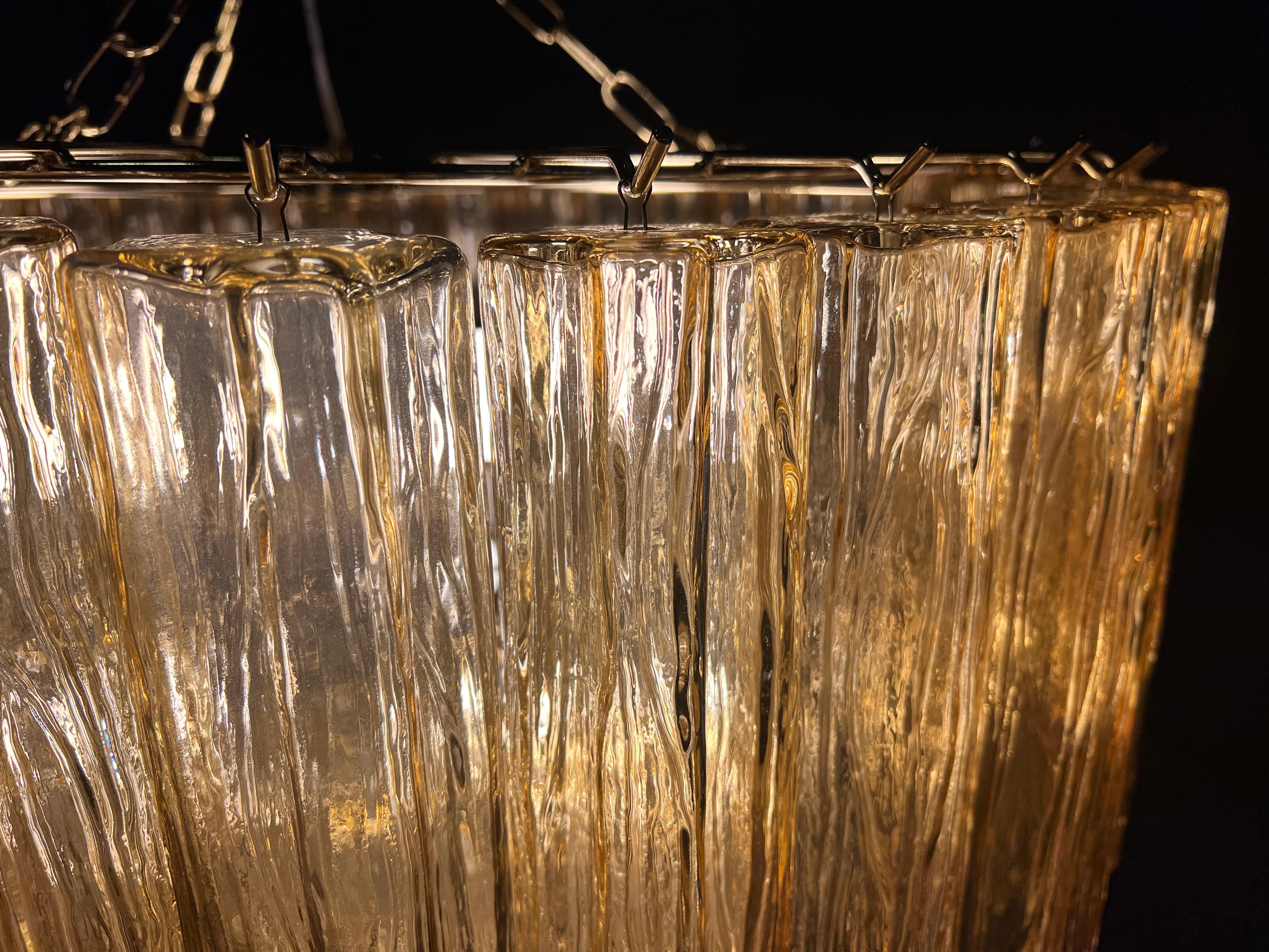 Elegante e affascinante coppia di lampadari italiani di Valentina Planta, Murano in vendita 8