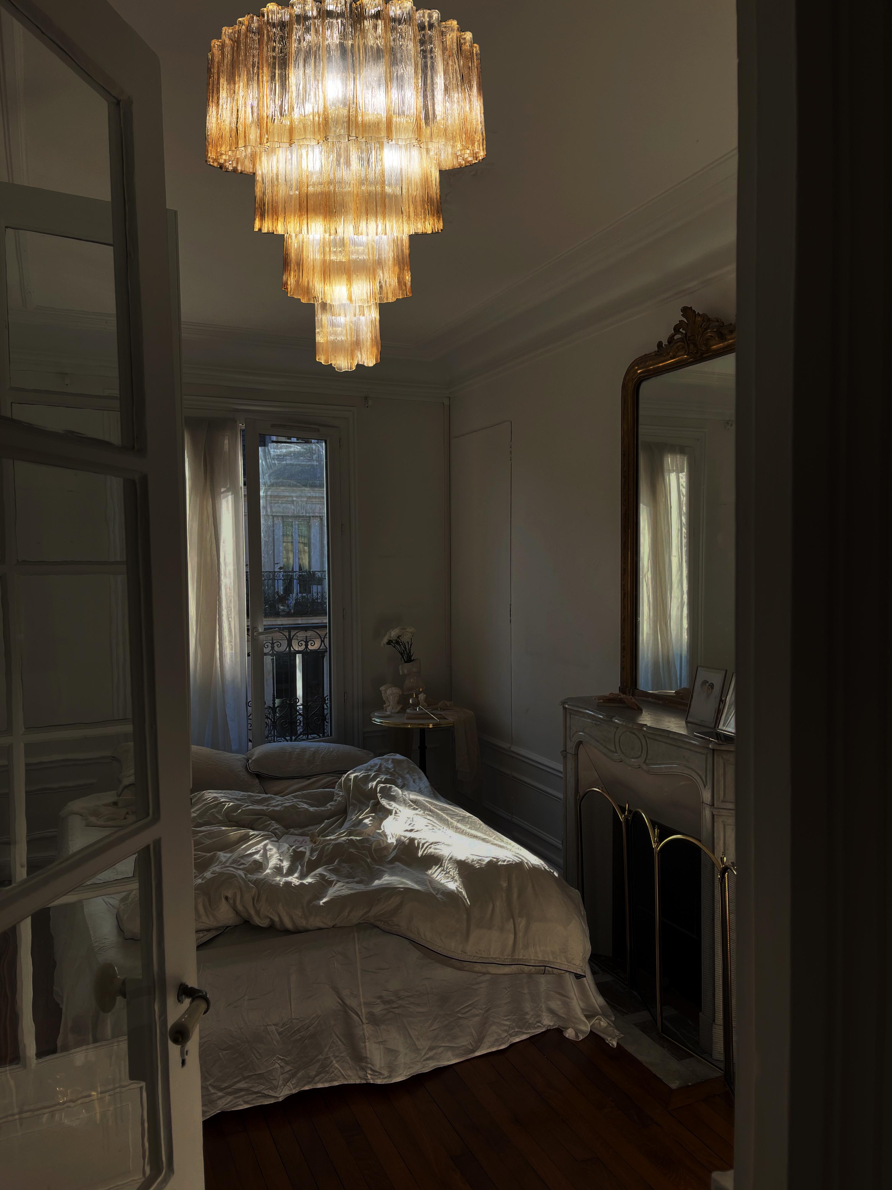 Vetro Elegante e affascinante coppia di lampadari italiani di Valentina Planta, Murano in vendita