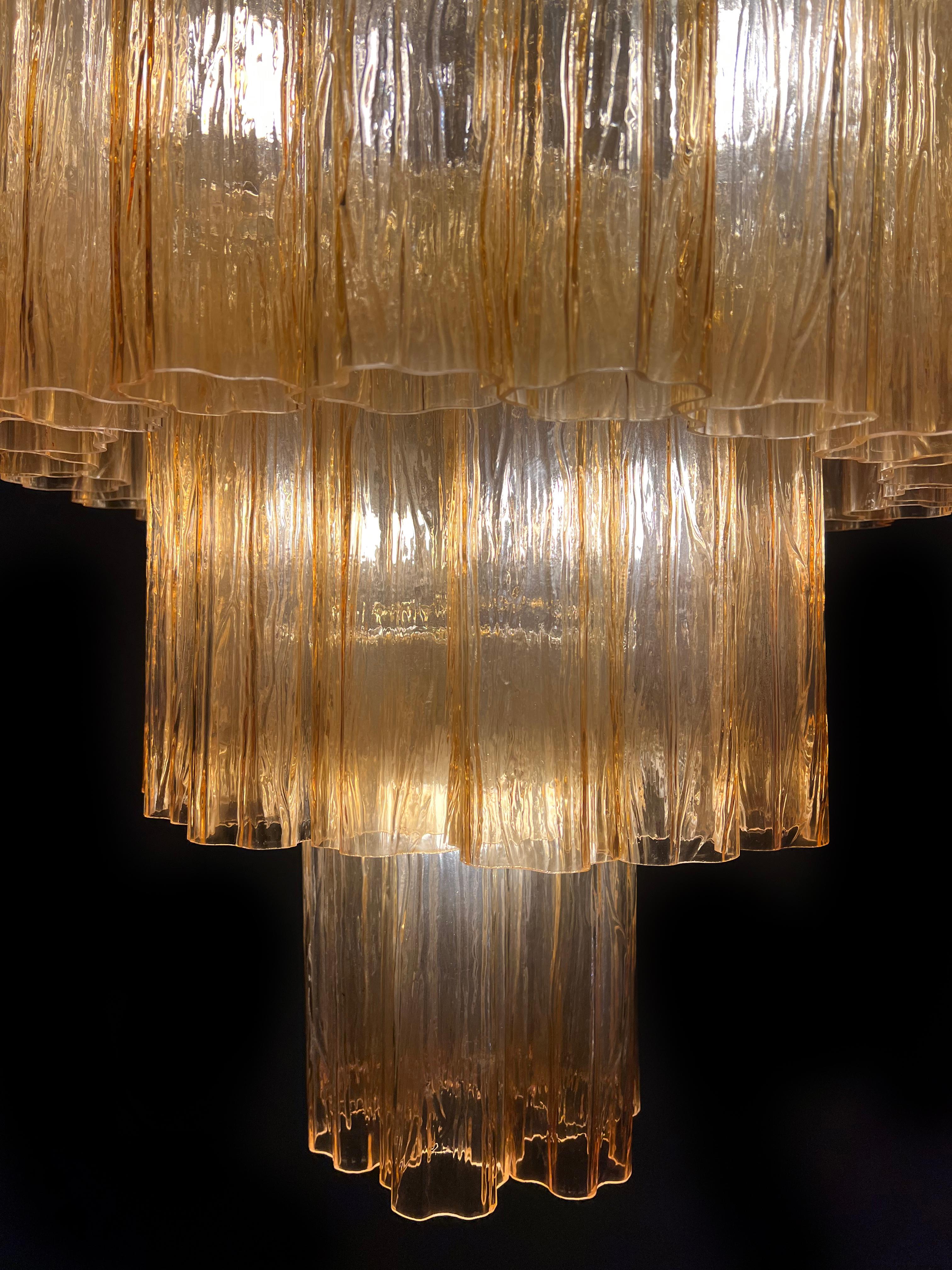 Elegante e affascinante coppia di lampadari italiani di Valentina Planta, Murano in vendita 1