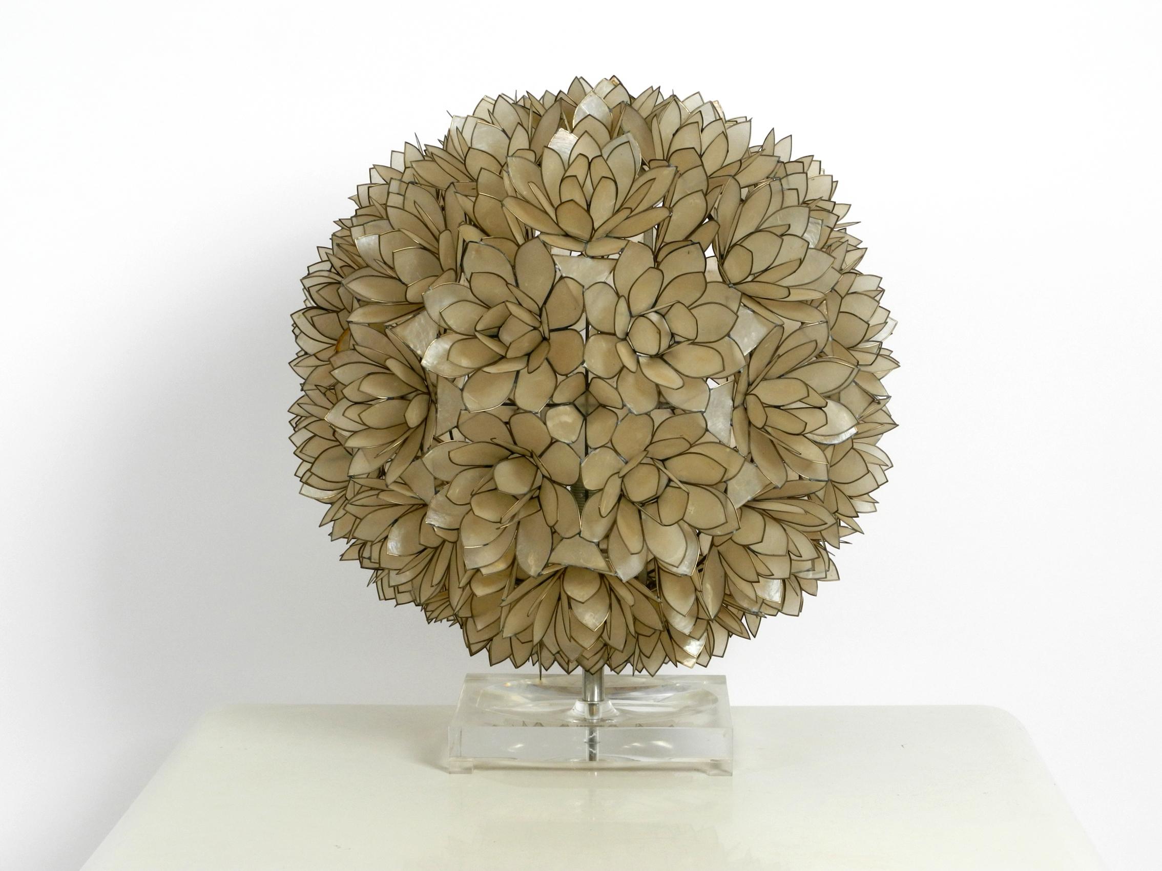 Elegant and Gorgeous Huge 1970s Flower Table Lamp in Spherical Mother of Pearl 5