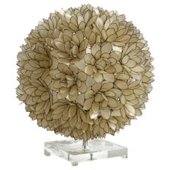 Elegante y preciosa Lámpara de sobremesa con enorme flor de los años 70 en madreperla esférica