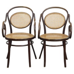 Elegant and graceful set of 2 Thonet design bistro chairs with arm rests