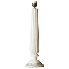 Elegante et grande lampe de table en albâtre sculpté Italie années 1950