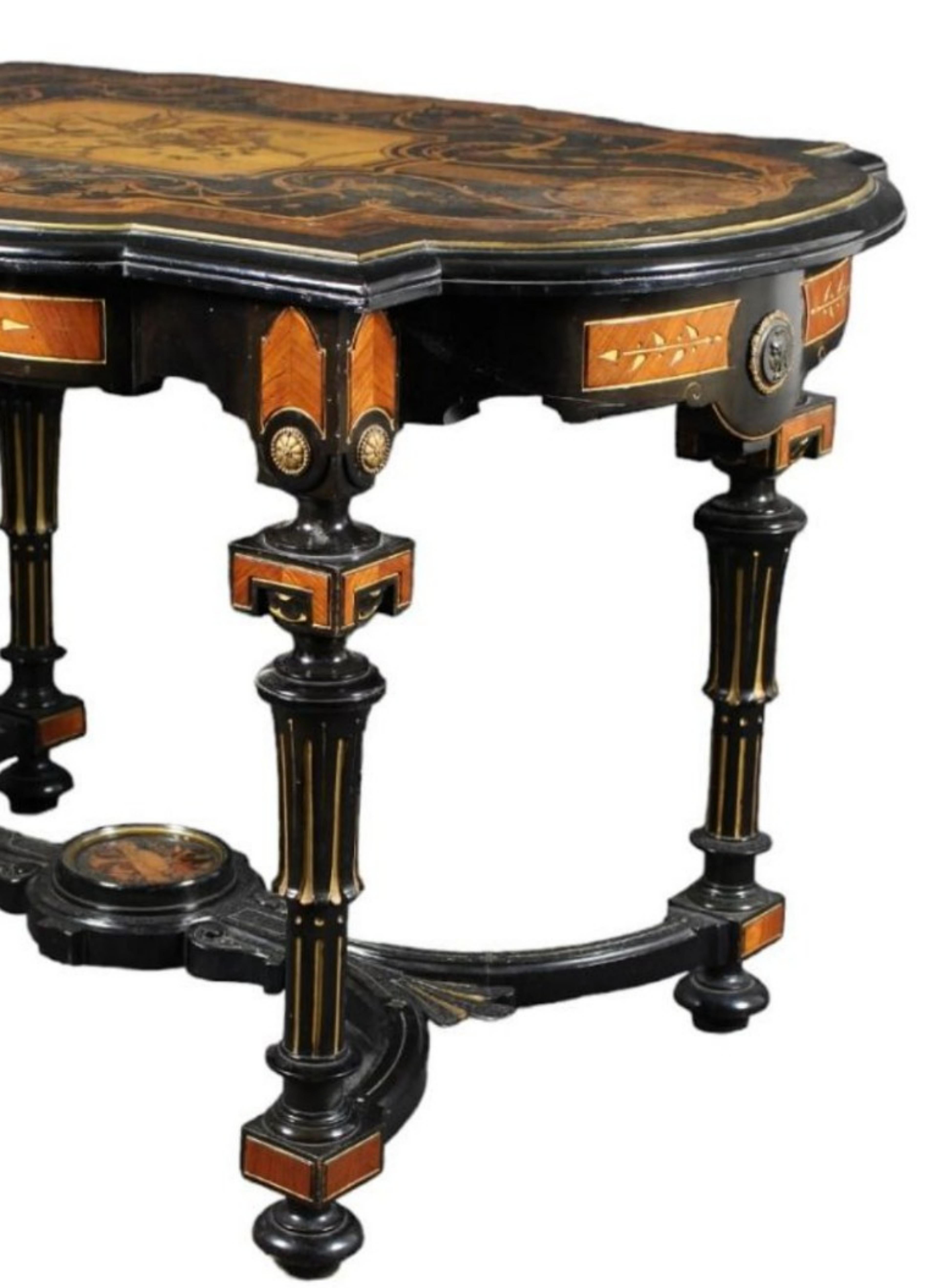 Napoléon III Elegance et préciosité de la table centrale NAPOLEON III 19ème siècle en vente
