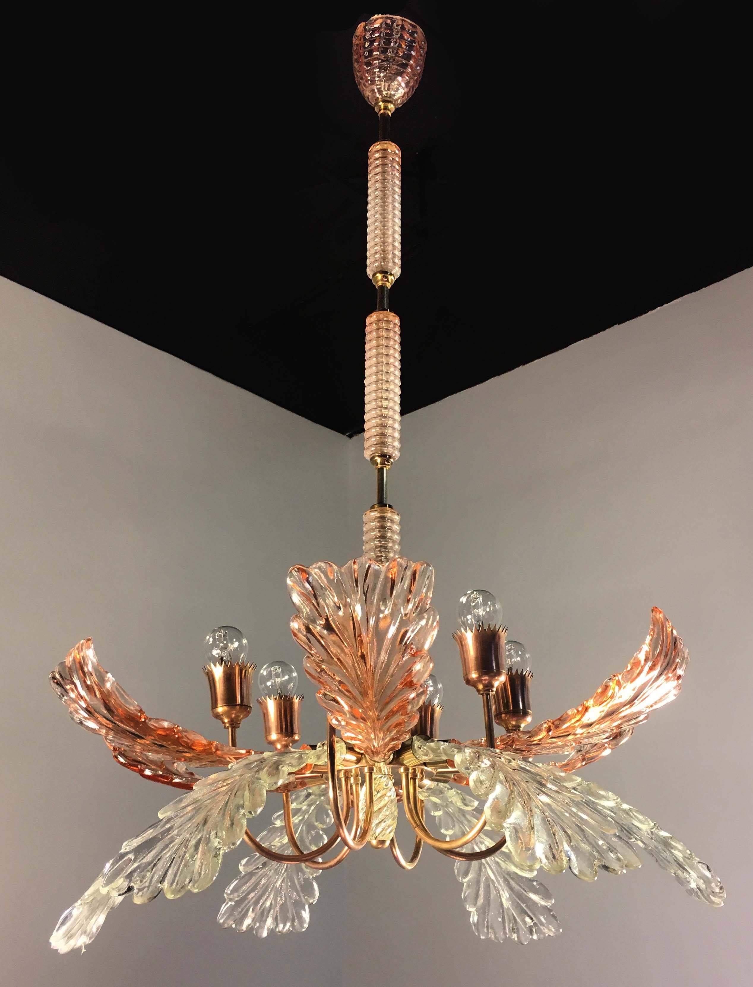 Italian Elegant and Rare Chandelier by Barovier & Toso, Murano, 1940s For Sale