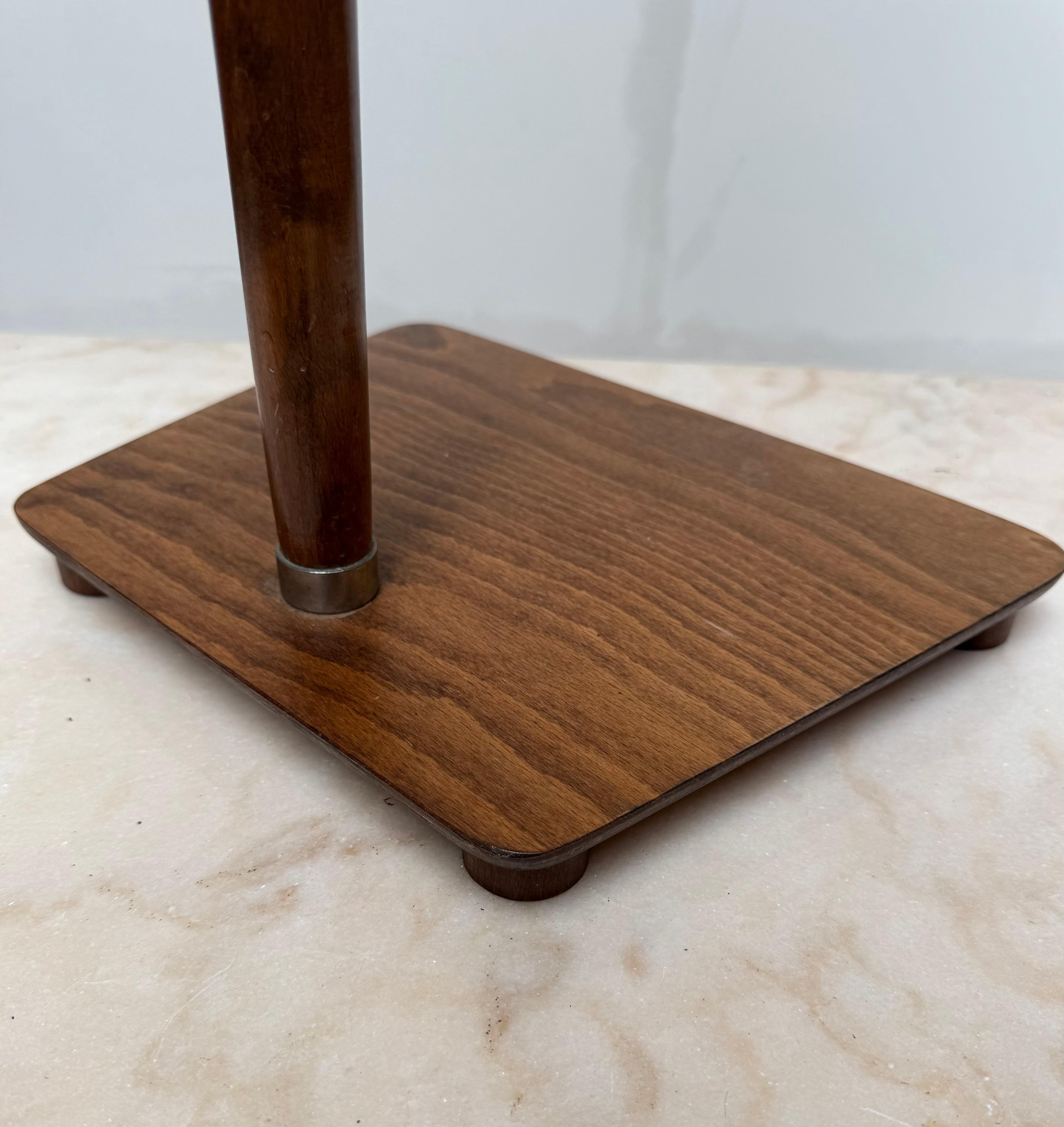 Elegante e scolpito valletto per gentiluomini in legno, appendiabiti, design di metà secolo In condizioni ottime in vendita a Lisse, NL