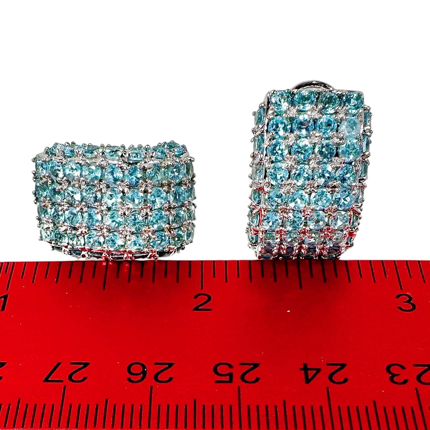 Boucles d'oreilles élégantes et élégantes en or blanc 18 carats et aigue-marine naturelle en vente 5