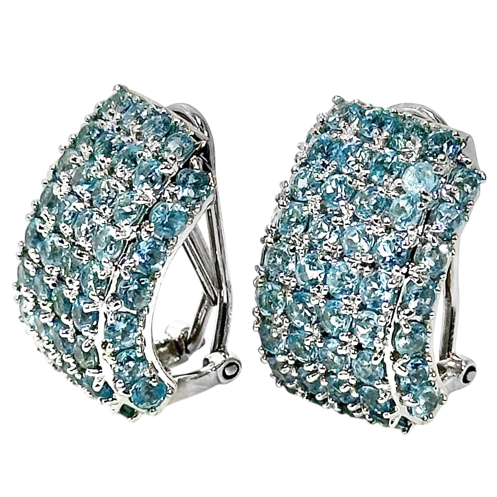 Moderne Boucles d'oreilles élégantes et élégantes en or blanc 18 carats et aigue-marine naturelle en vente