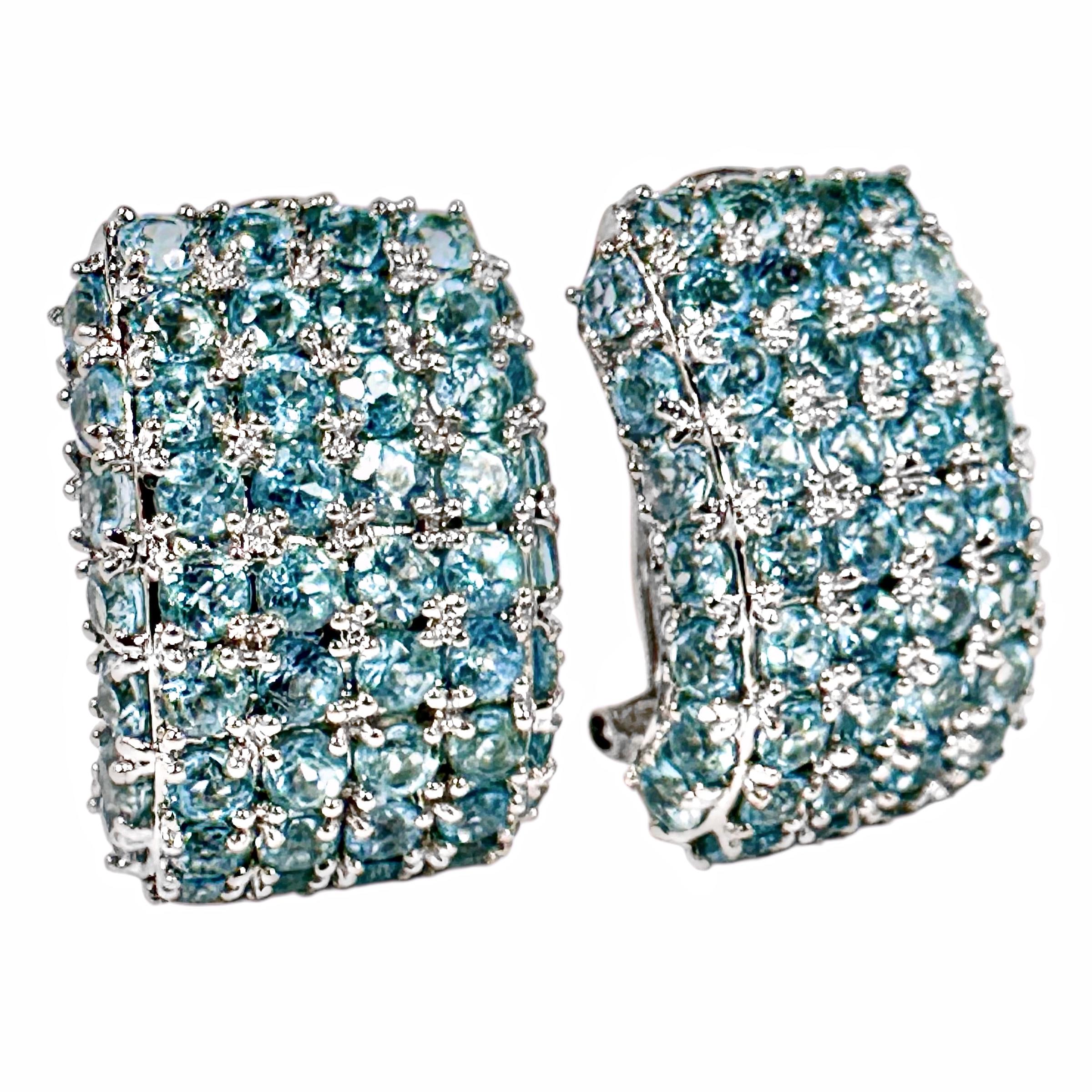 Boucles d'oreilles élégantes et élégantes en or blanc 18 carats et aigue-marine naturelle en vente 1