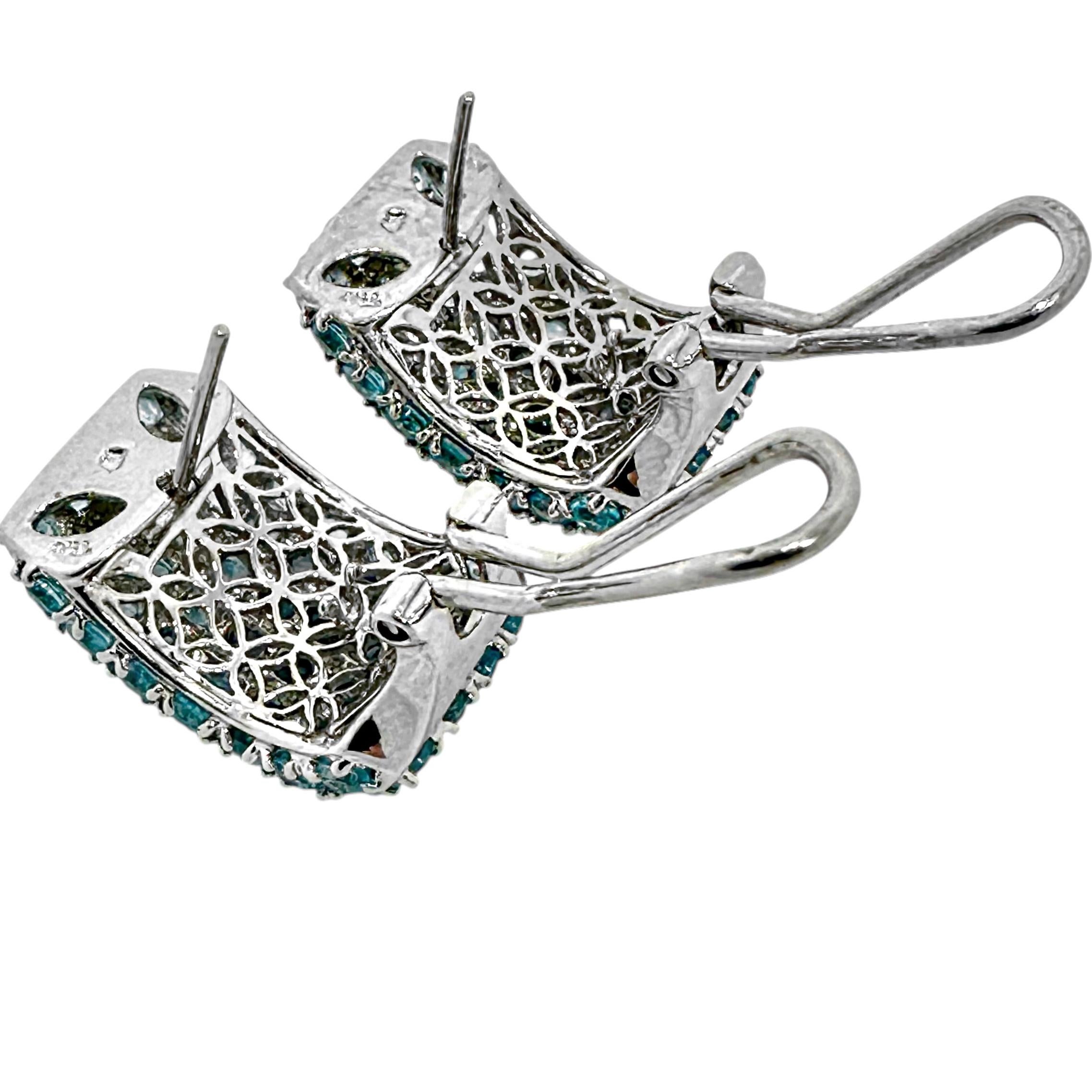 Boucles d'oreilles élégantes et élégantes en or blanc 18 carats et aigue-marine naturelle en vente 3