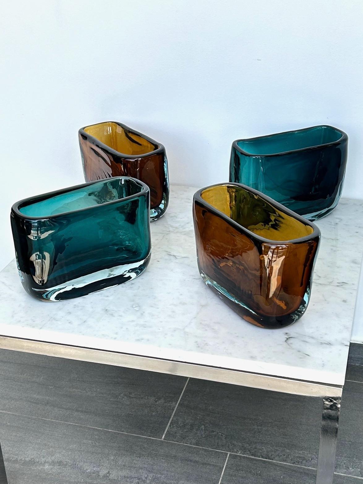 XXI secolo e contemporaneo Eleganza e spessore del vaso in vetro degli anni 2000, Italia in vendita