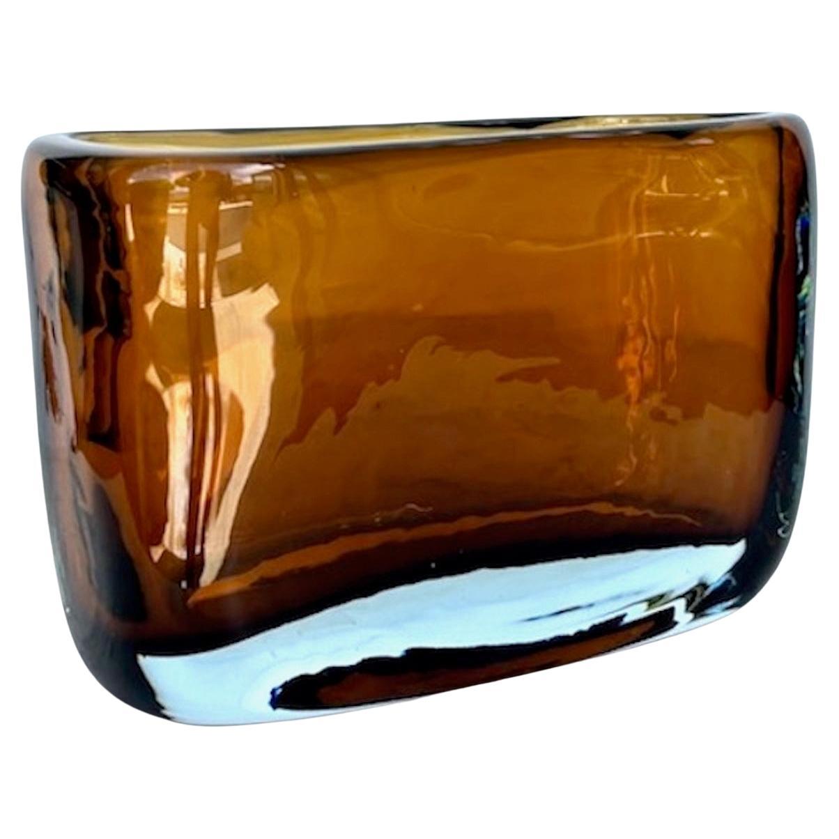 Eleganza e spessore del vaso in vetro degli anni 2000, Italia