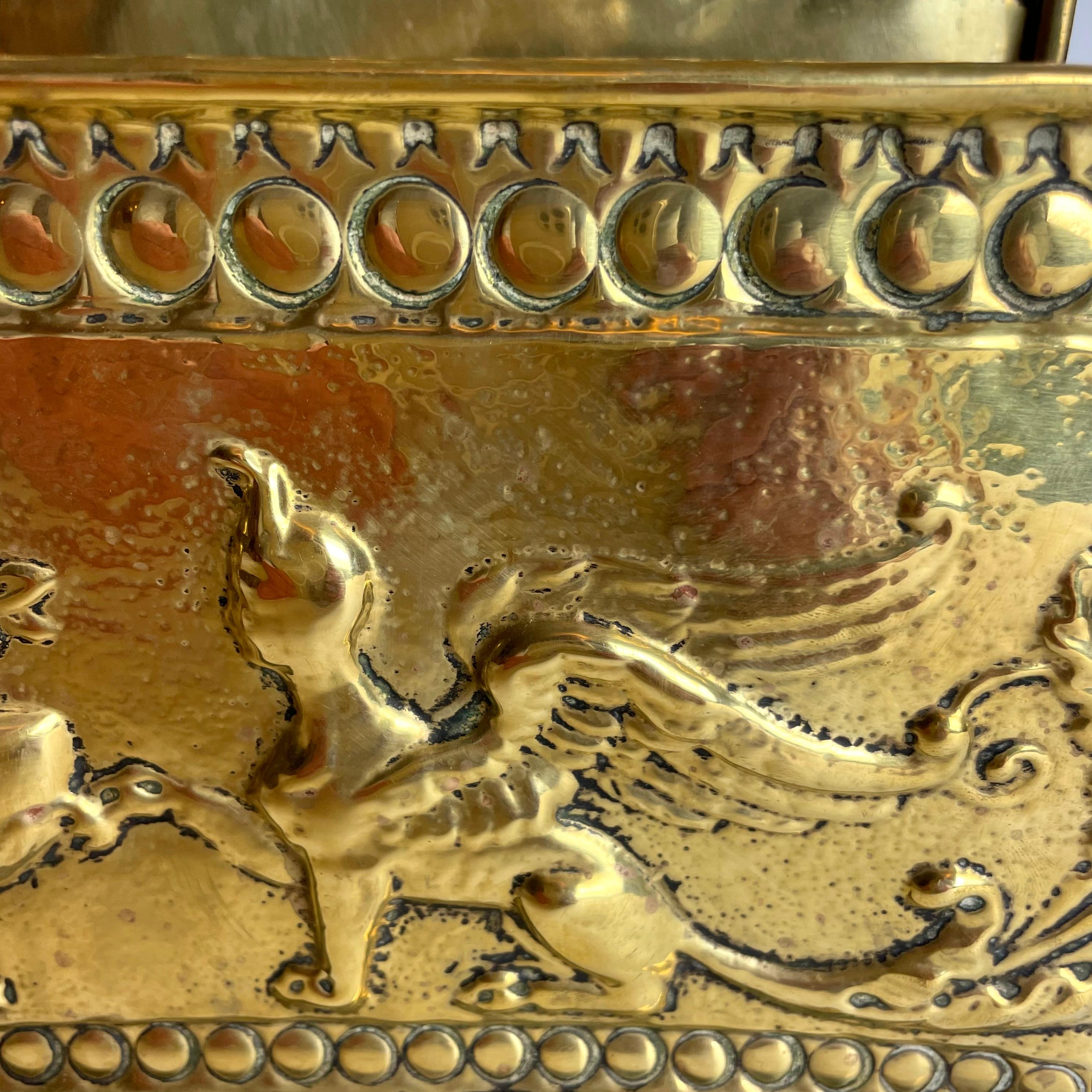 Elegante e utile mensola a muro in ottone in stile Impero del XIX secolo in vendita 4