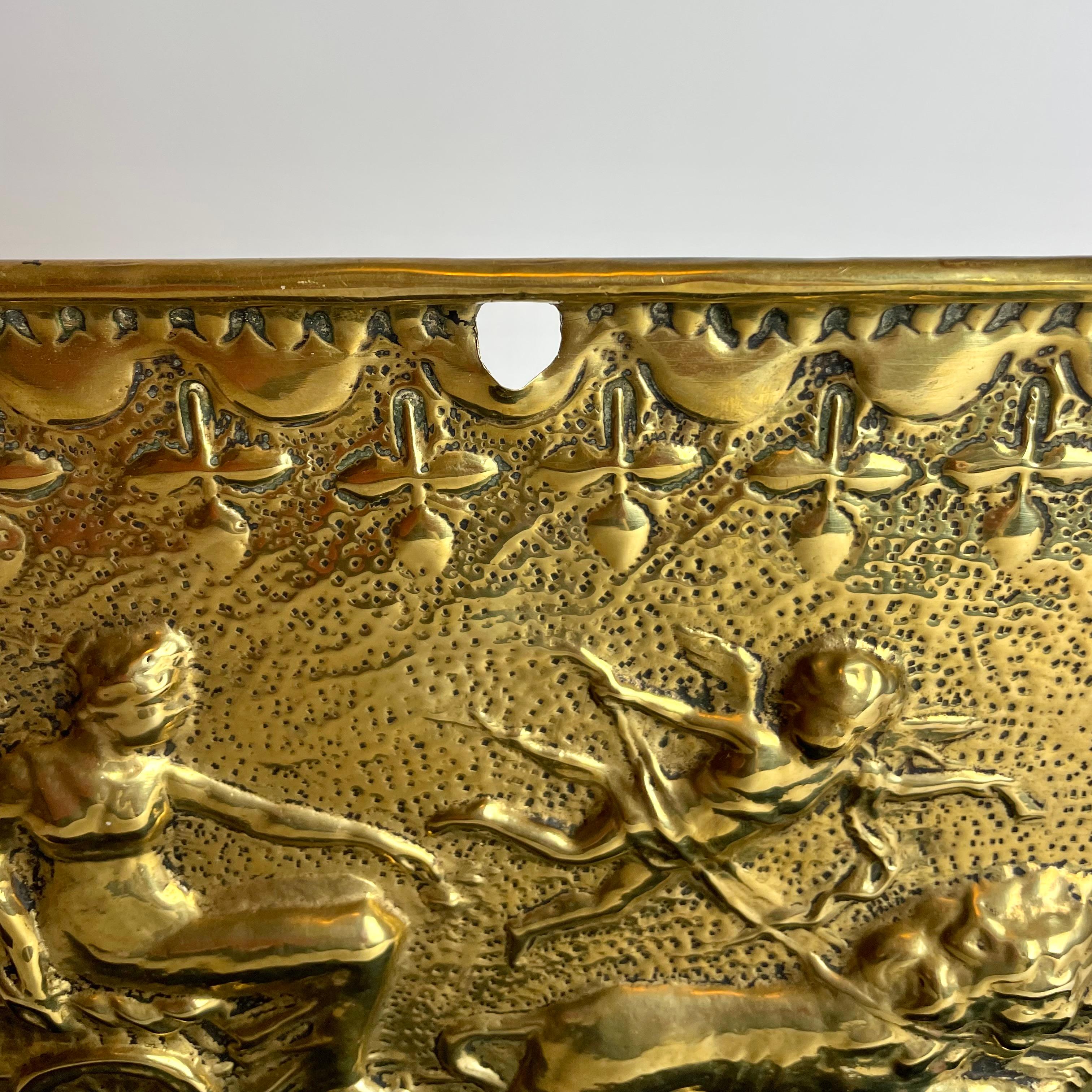 Elegante e utile mensola a muro in ottone in stile Impero del XIX secolo in vendita 2
