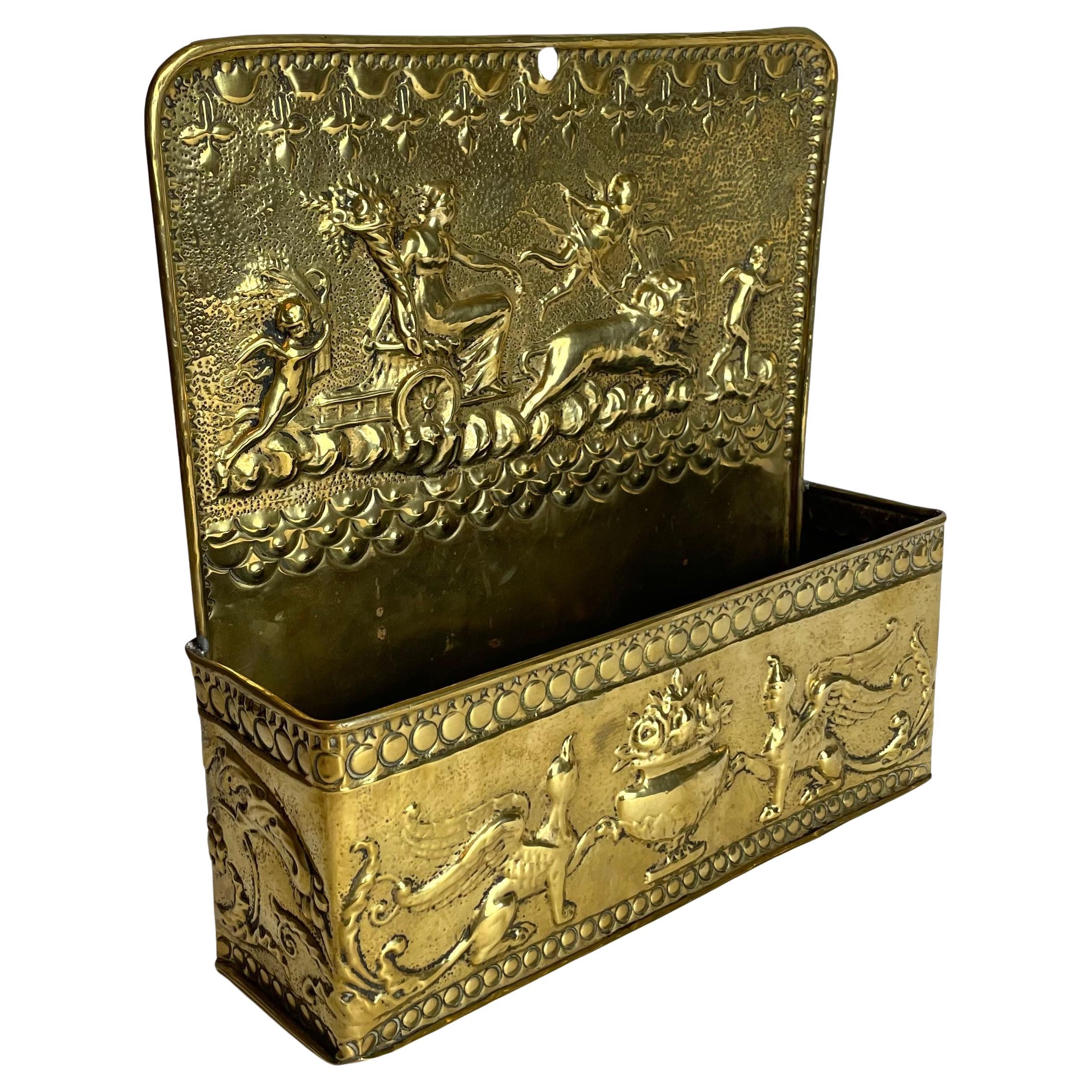 Elegant and useful Wall Shelf in brass in Empire style from the 19th Century