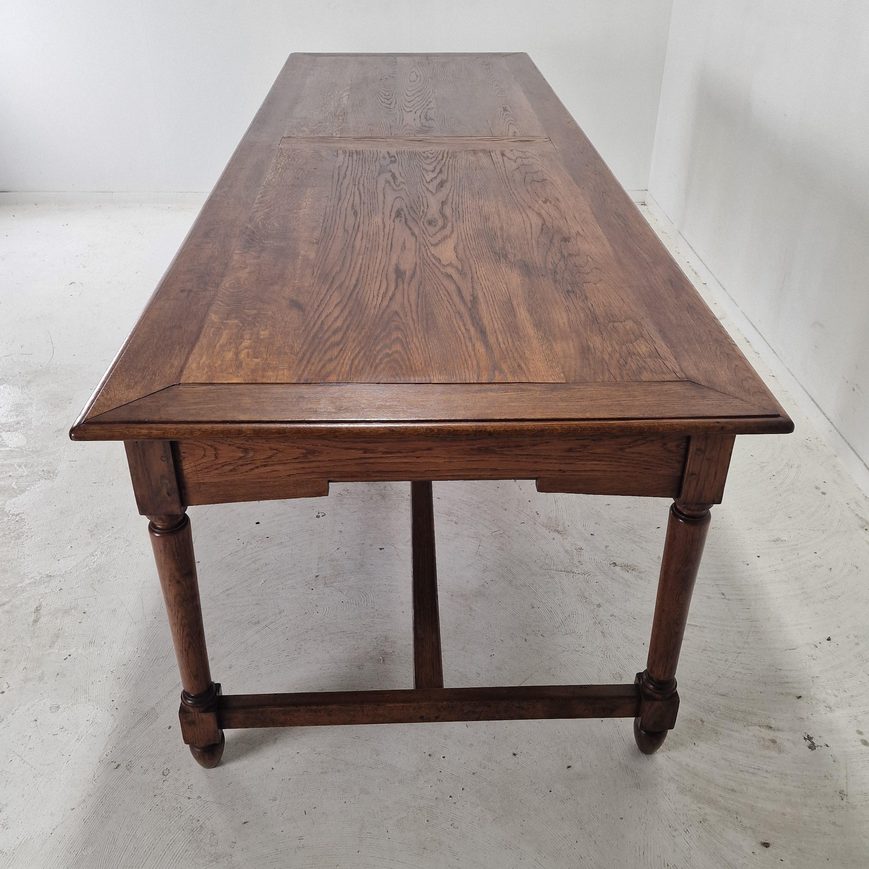 Elegant and Very Large French Antique Monastery Dining Table, 19th Century Hecho a mano en venta