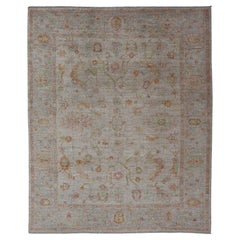 Élégant tapis turc Oushak aux abat-jours doux et pastel de Keivan Woven Arts