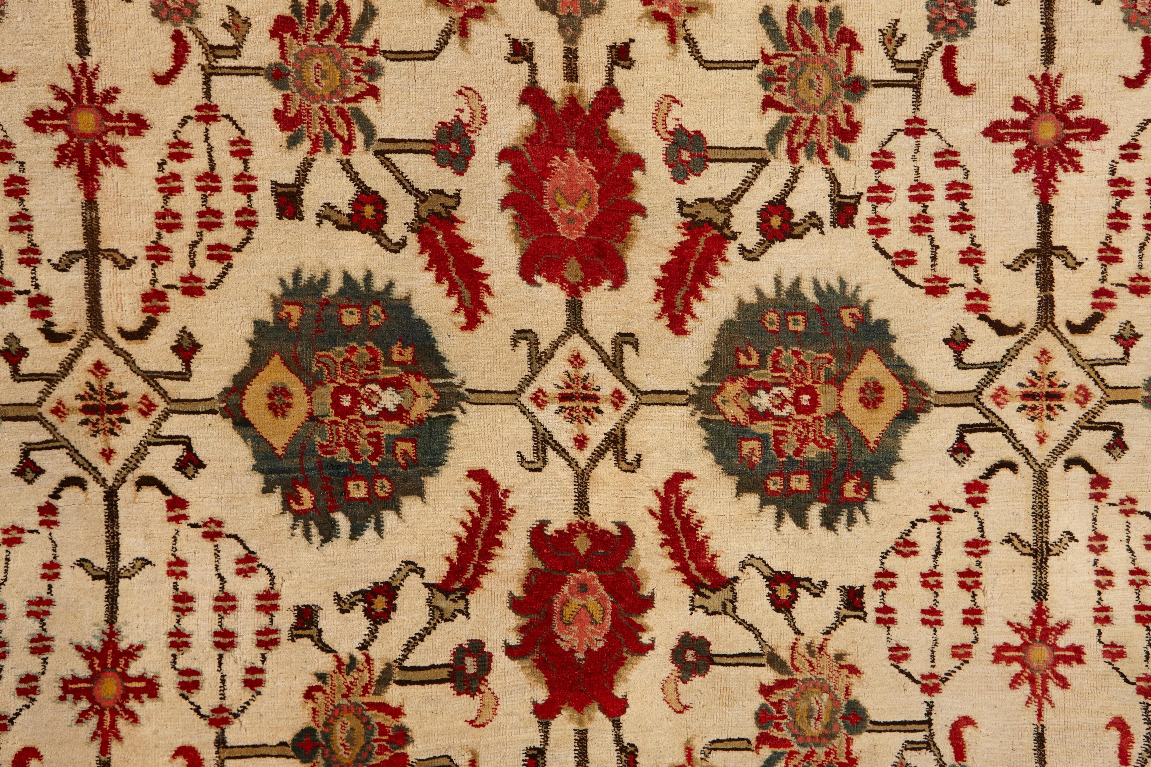 Noué à la main Elegant tapis ancien d'Agra en vente