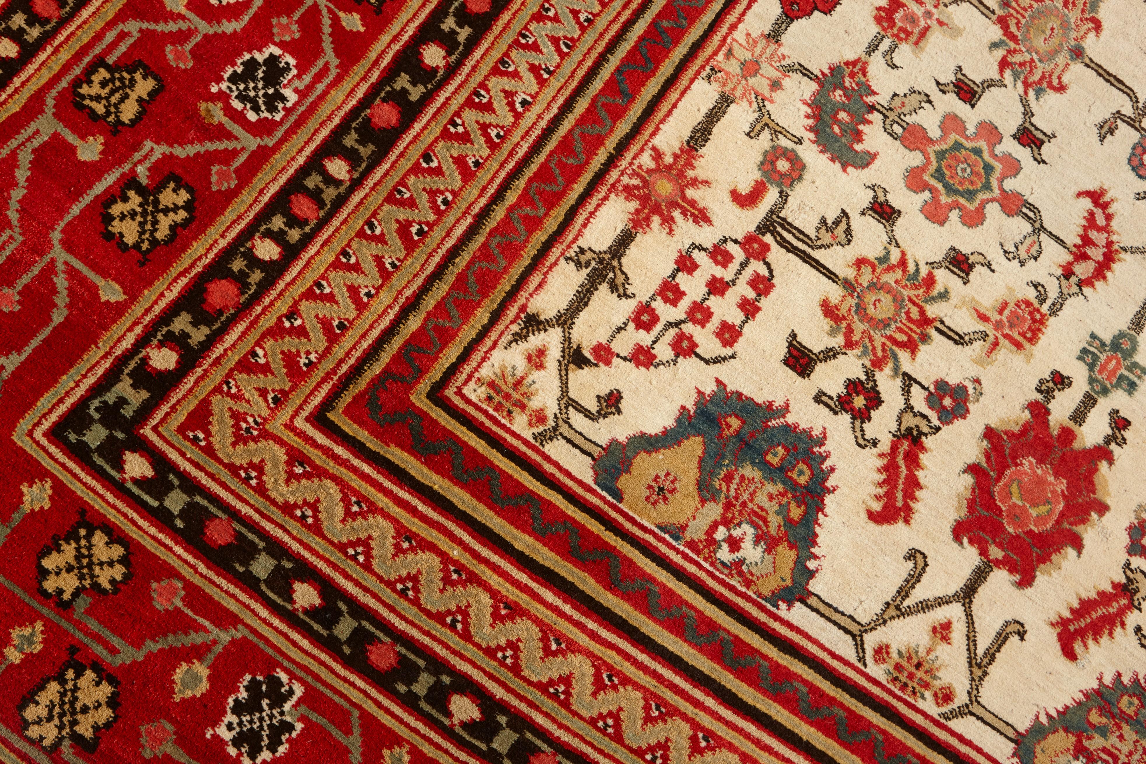 Elegant tapis ancien d'Agra Excellent état - En vente à Beirut, LB