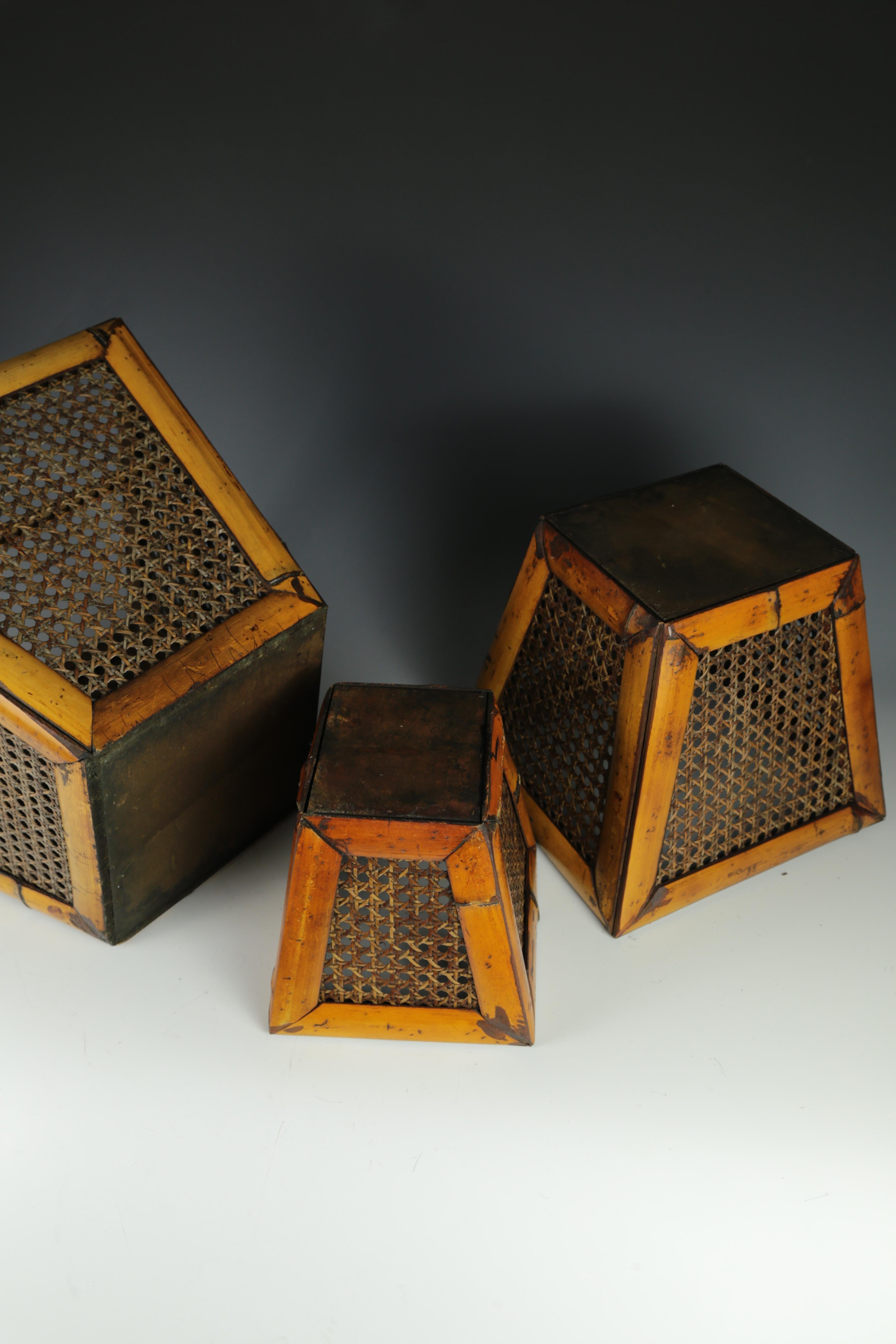 Elegantes Maceteros Antiguos de Bambú y Caña (Set de 3) en venta 2