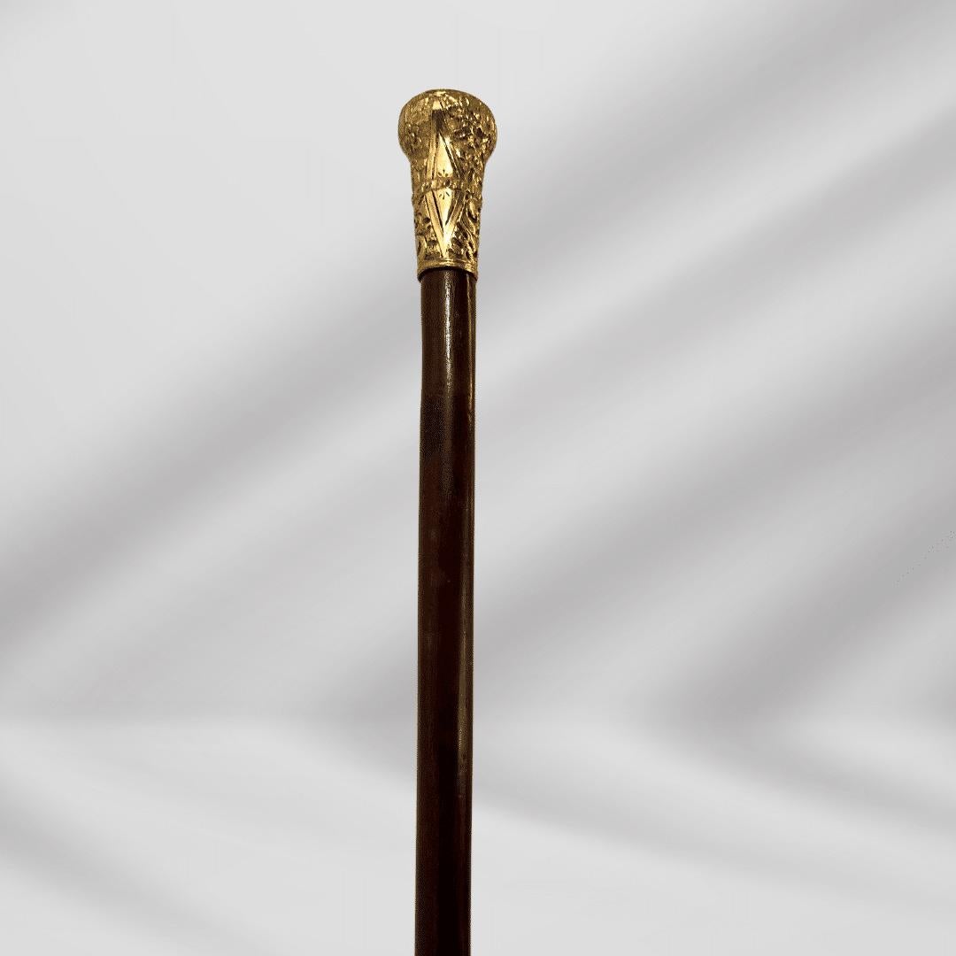 Elegante Bastón Antiguo Tallado en Oro Mango de Pomo Bastón Único Marrón en Bueno estado para la venta en Jacksonville, FL