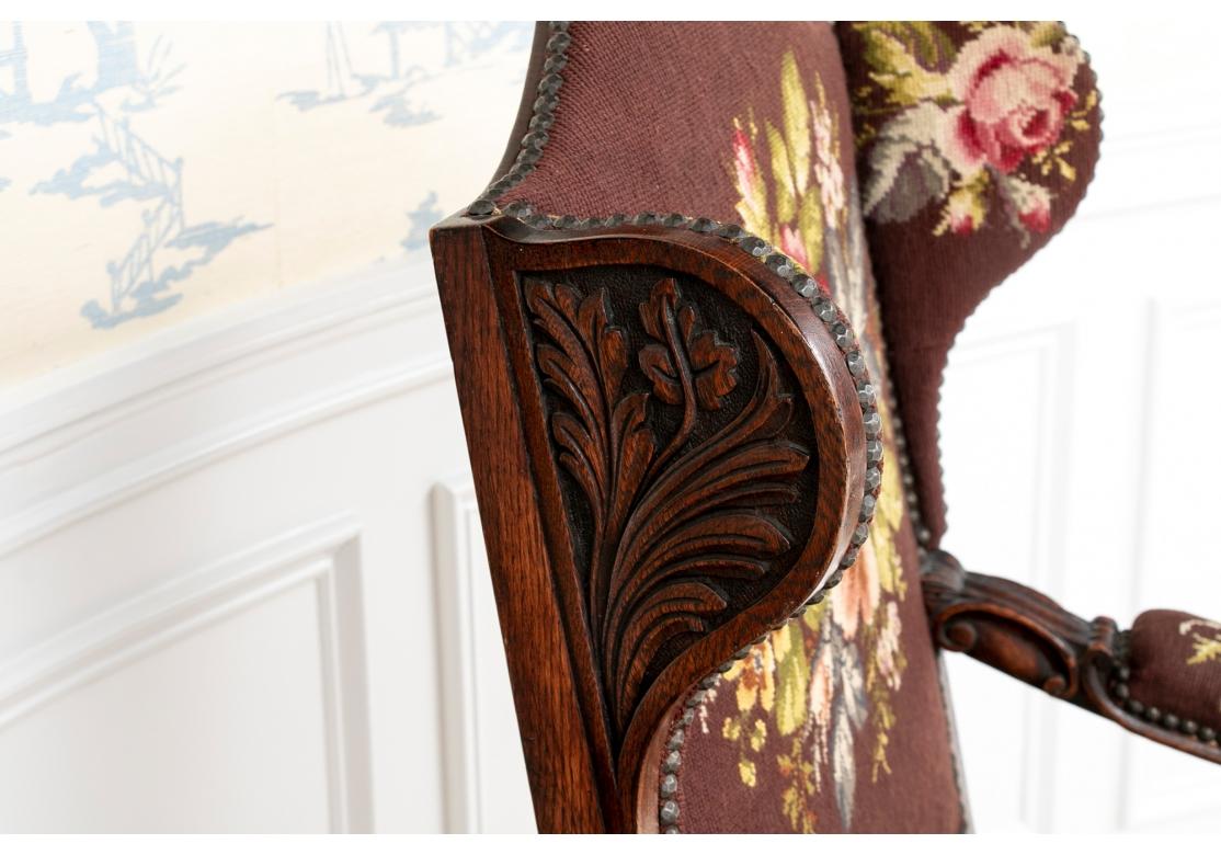 XIXe siècle Elegant Antique Carved Hall Wing Chair In Needlepoint Upholstery With Foot Stool (Fauteuil à oreilles sculpté avec tabouret de pied) en vente