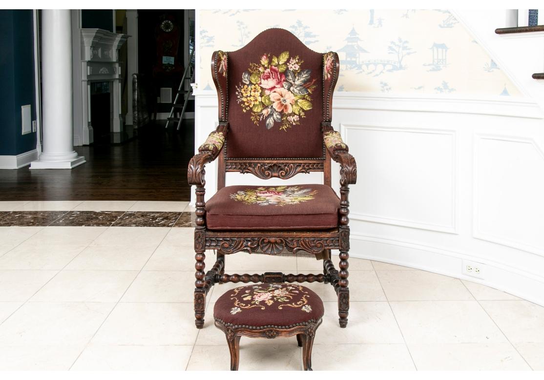 Elegant Antique Carved Hall Wing Chair In Needlepoint Upholstery With Foot Stool (Fauteuil à oreilles sculpté avec tabouret de pied) en vente 1