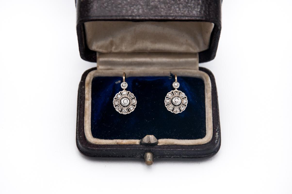 Old classic, very feminine earrings in the form of a diamond daisy with the set of similar pendant with a cultured pearl.

Earrings : 

Made of 0.585 yellow gold and 0.990 silver elements
They come from the Austro-Hungarian Empire at the turn of the