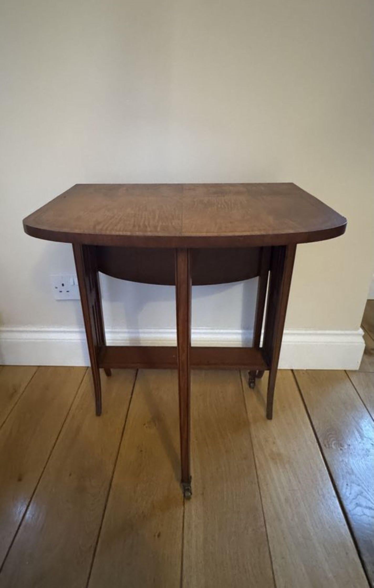 Elegant antique Edwardian Sutherland table by Maple & Co In Good Condition For Sale In Ipswich, GB