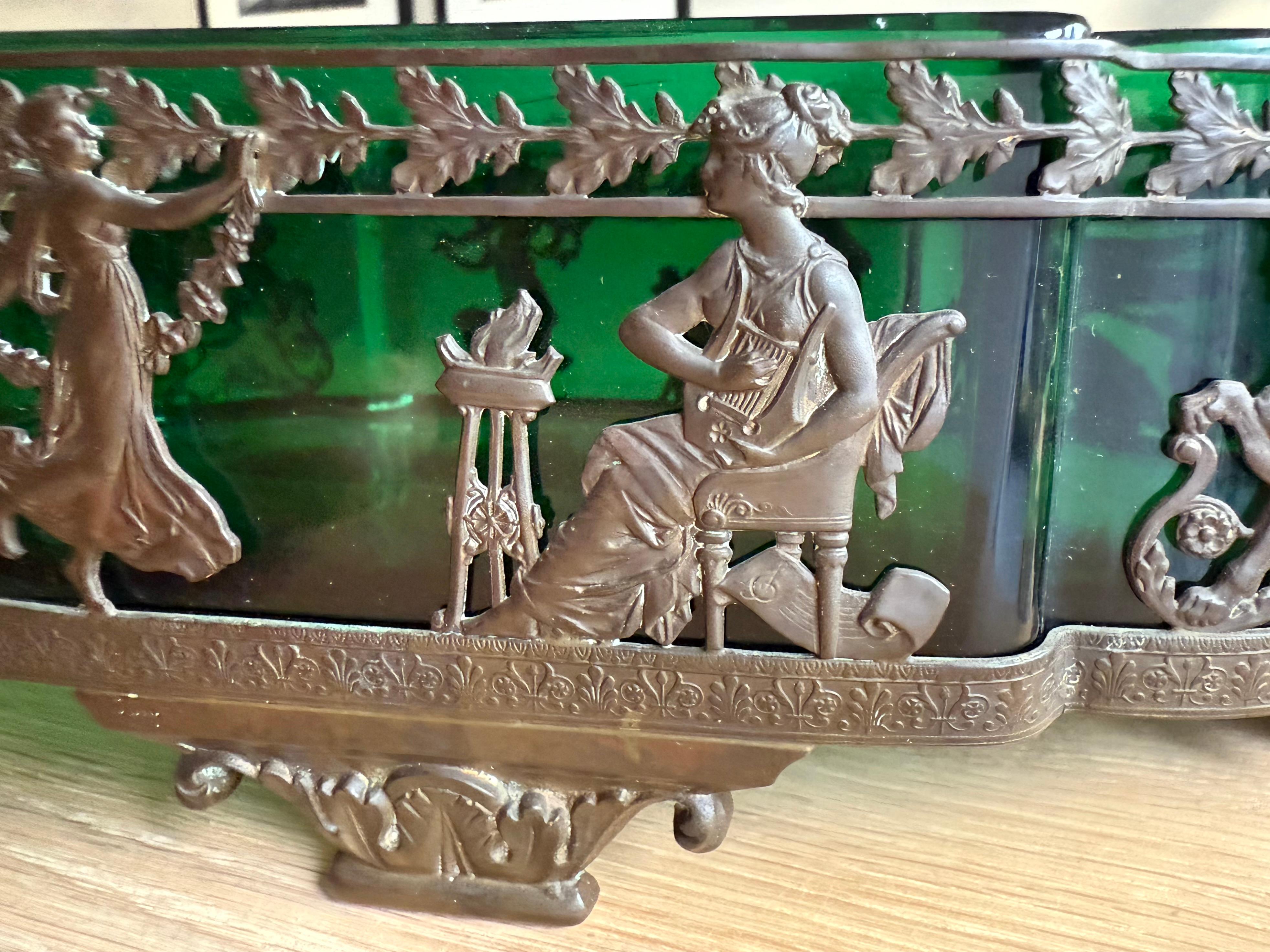 Elegante antike Jardinière im Empire-Stil mit originaler grüner Glasabdeckung im Angebot 4