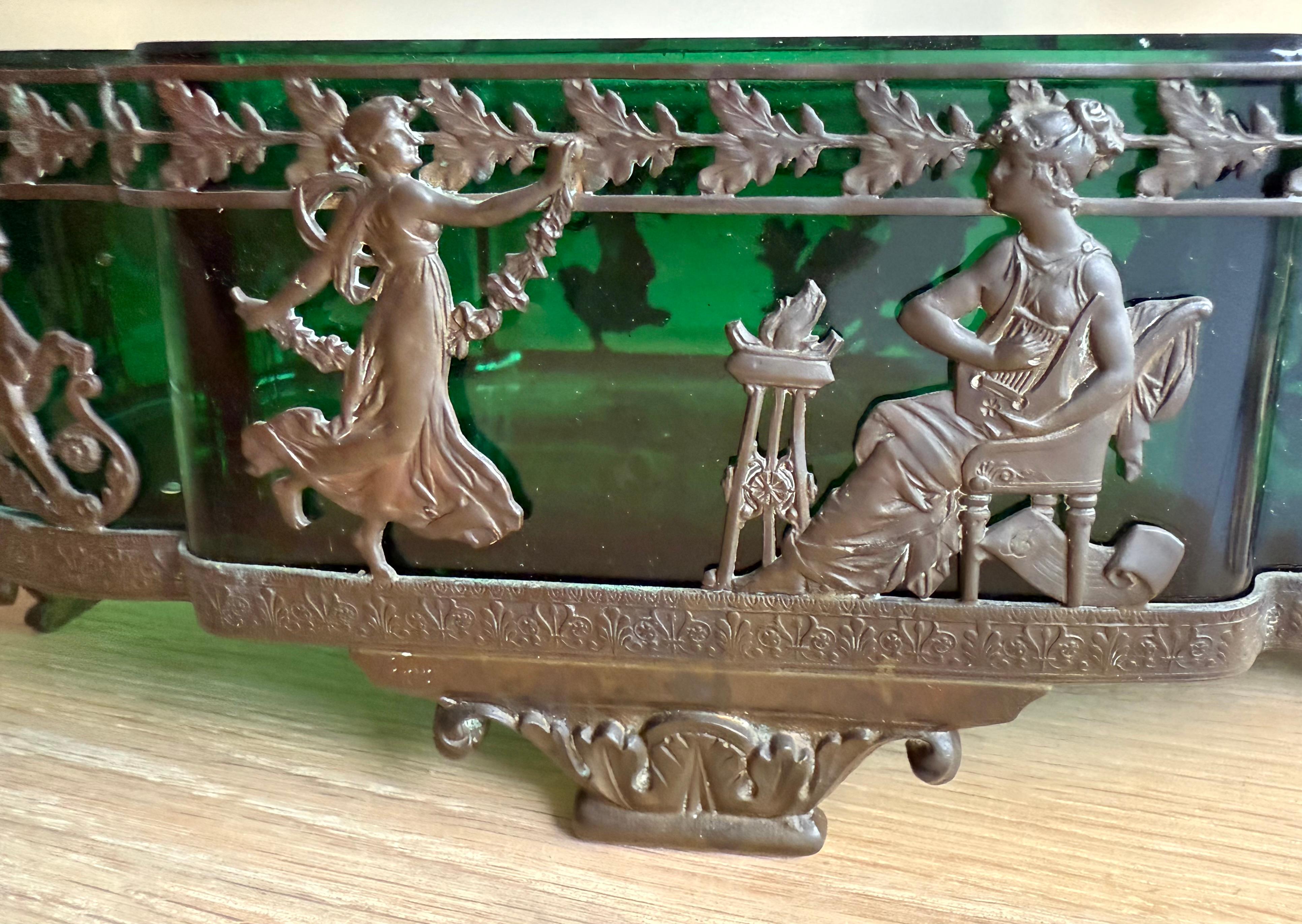 Elegante antike Jardinière im Empire-Stil mit originaler grüner Glasabdeckung im Angebot 5