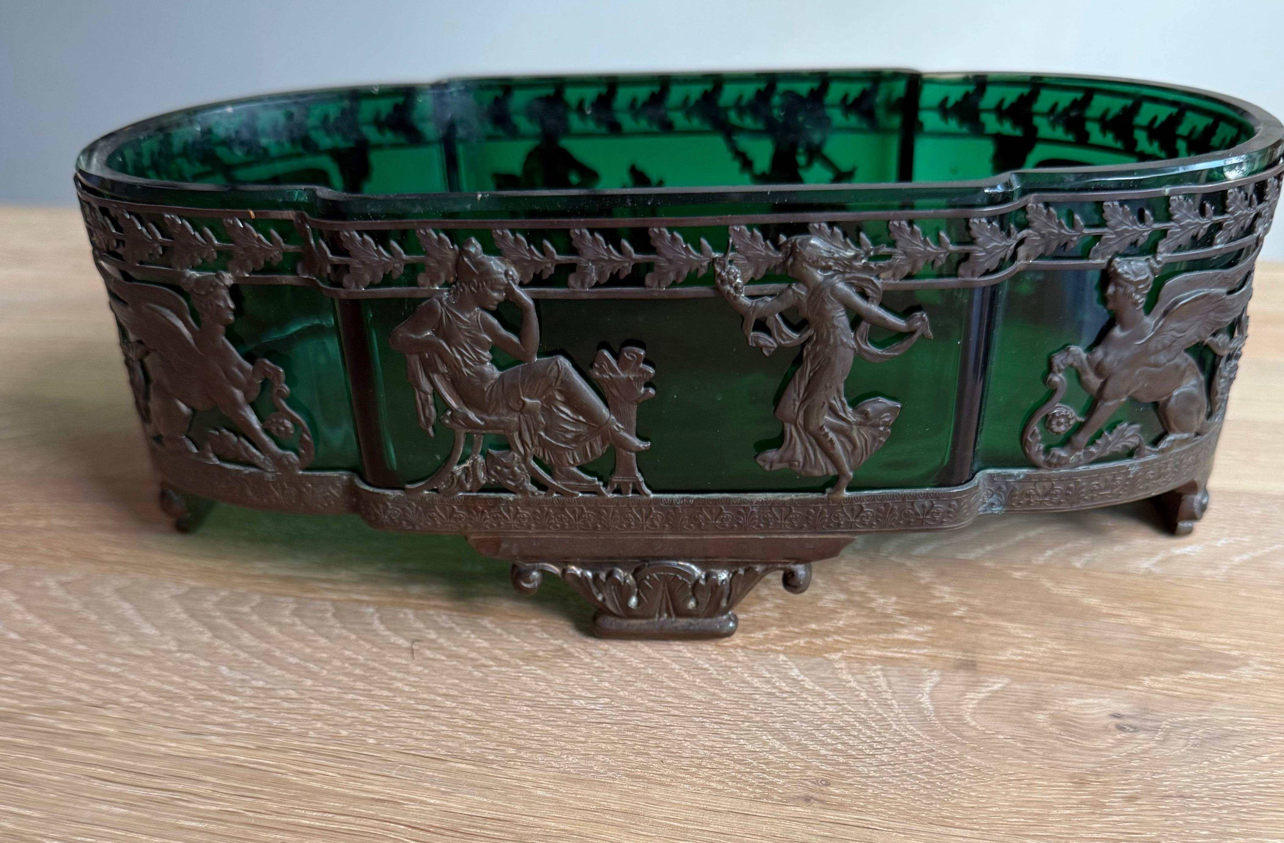 Elegante antike Jardinière im Empire-Stil mit originaler grüner Glasabdeckung (Französisch) im Angebot