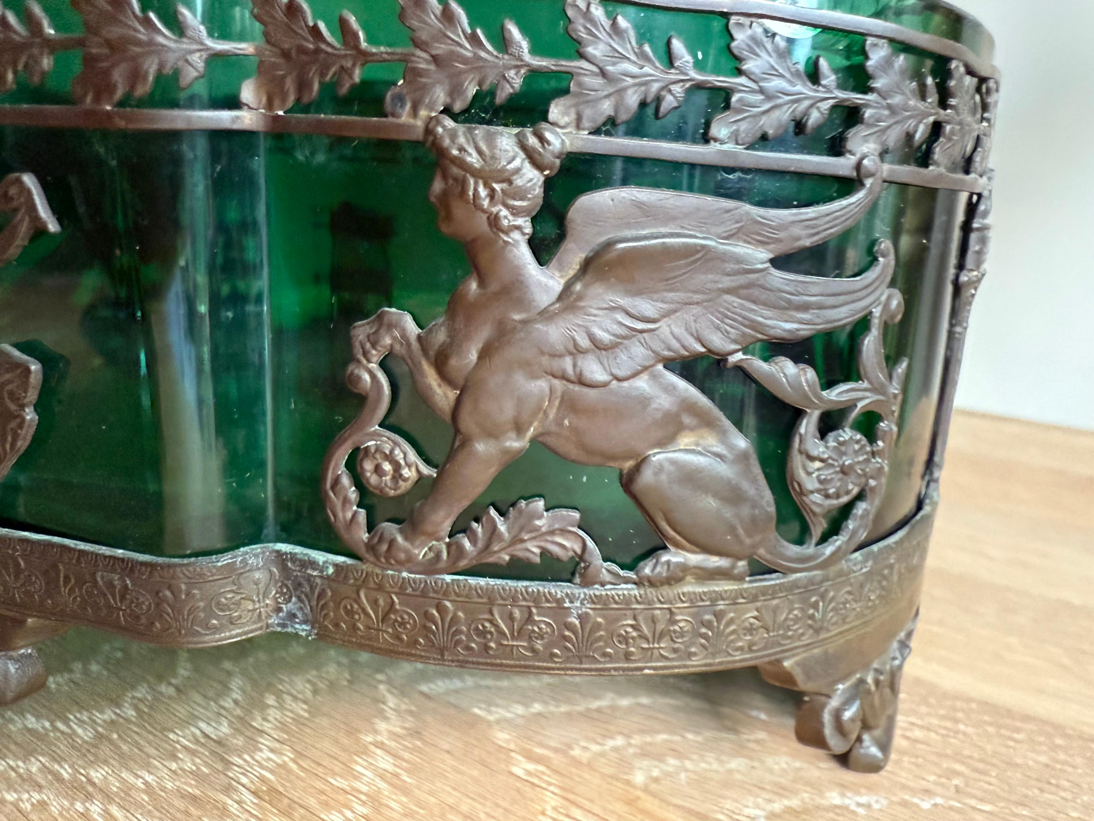 Elegante antike Jardinière im Empire-Stil mit originaler grüner Glasabdeckung im Zustand „Gut“ im Angebot in Lisse, NL