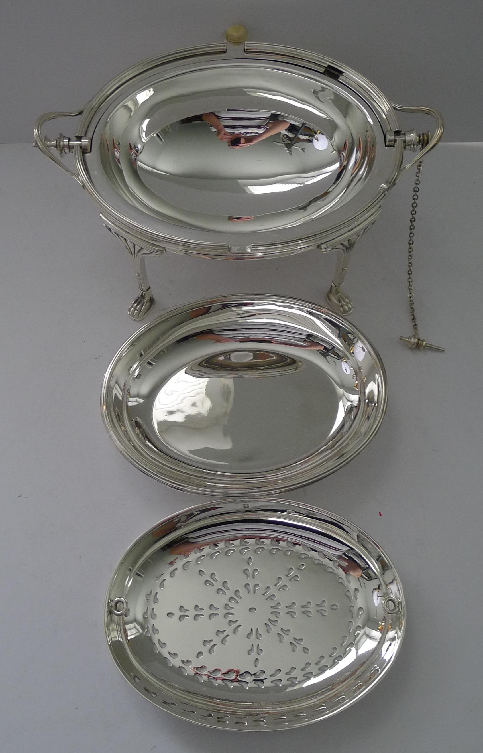 Eleganza dell'antico piatto da colazione girevole inglese placcato in argento di Mappin and Web in vendita 3
