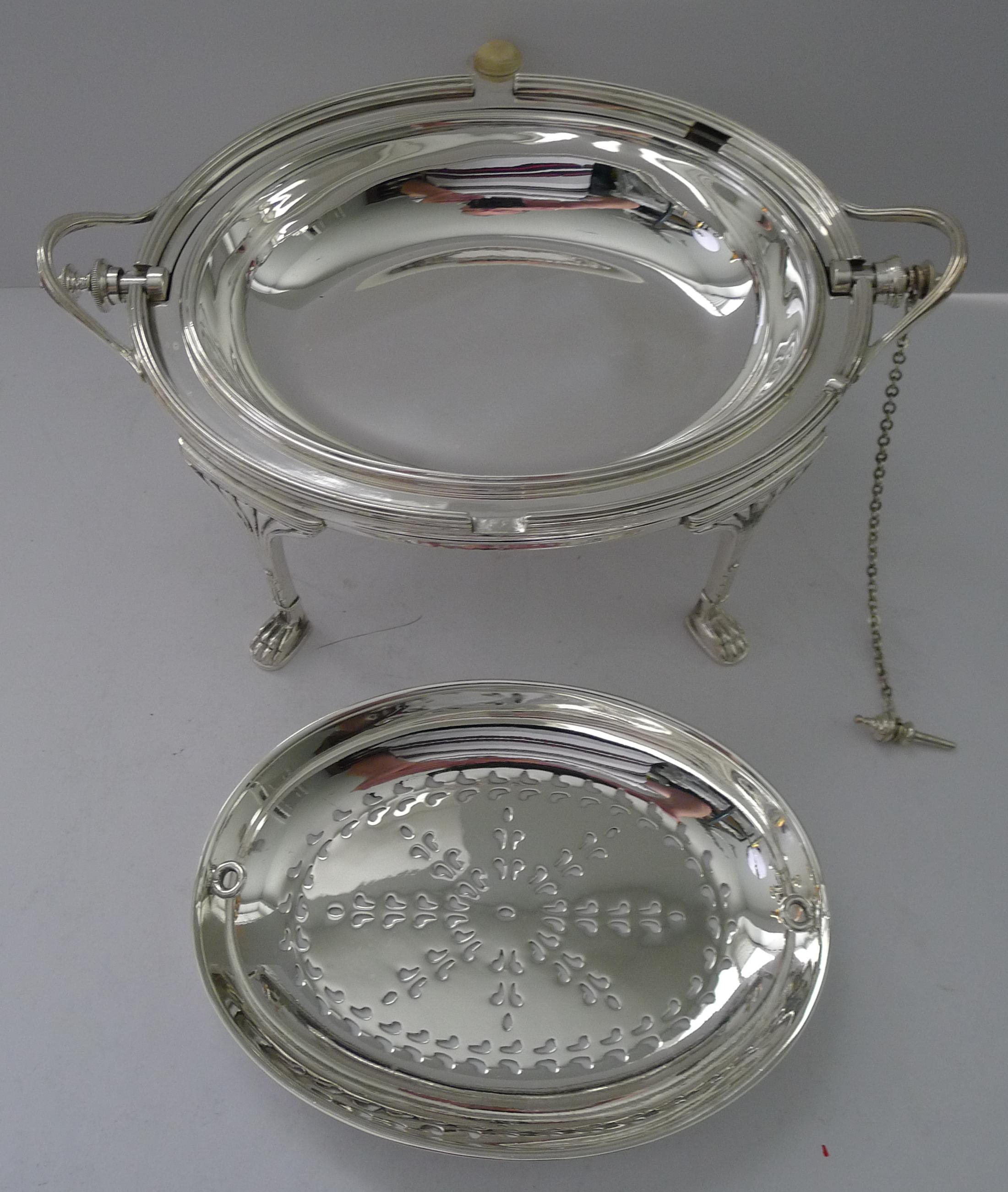 Eleganza dell'antico piatto da colazione girevole inglese placcato in argento di Mappin and Web in vendita 4