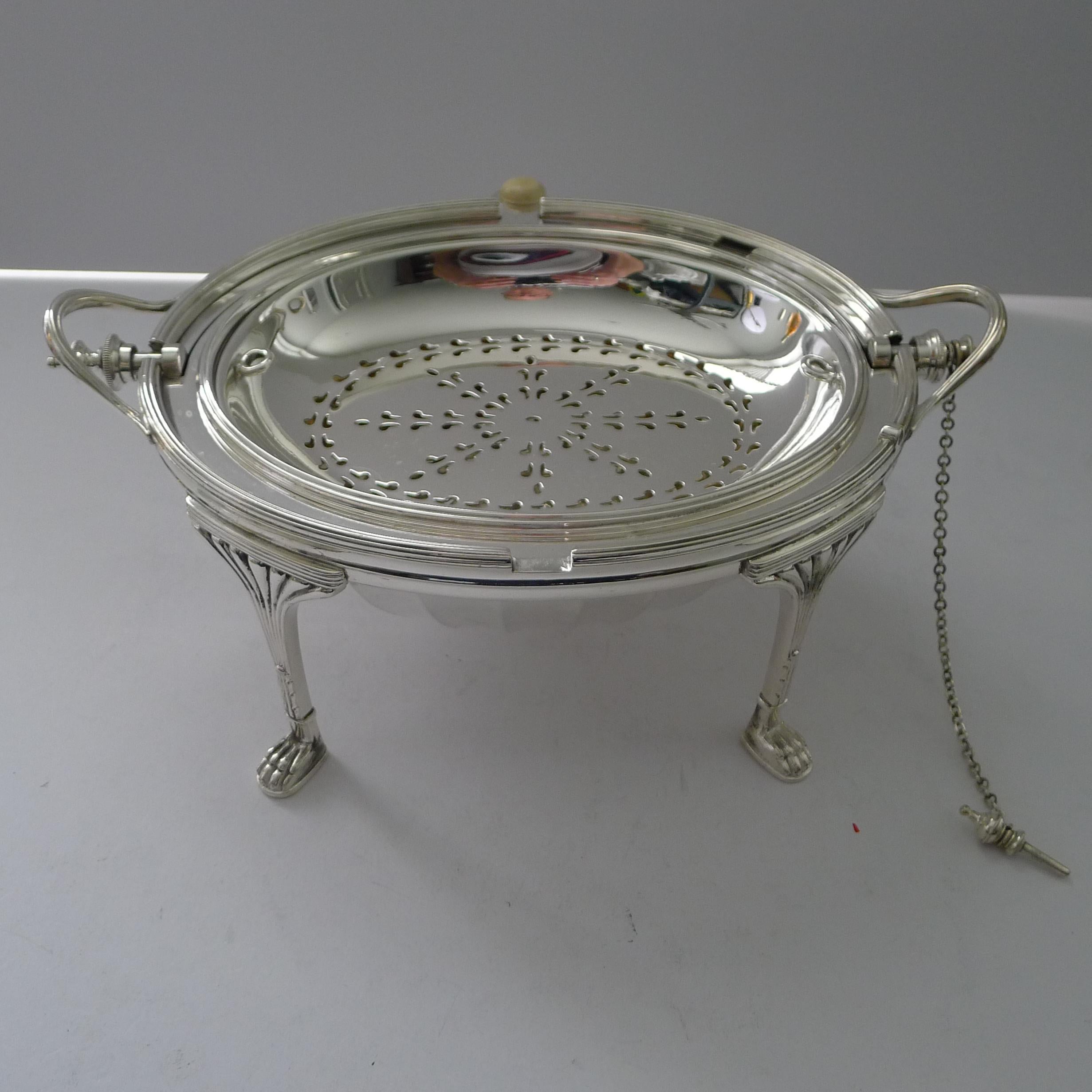 Eleganza dell'antico piatto da colazione girevole inglese placcato in argento di Mappin and Web in vendita 2