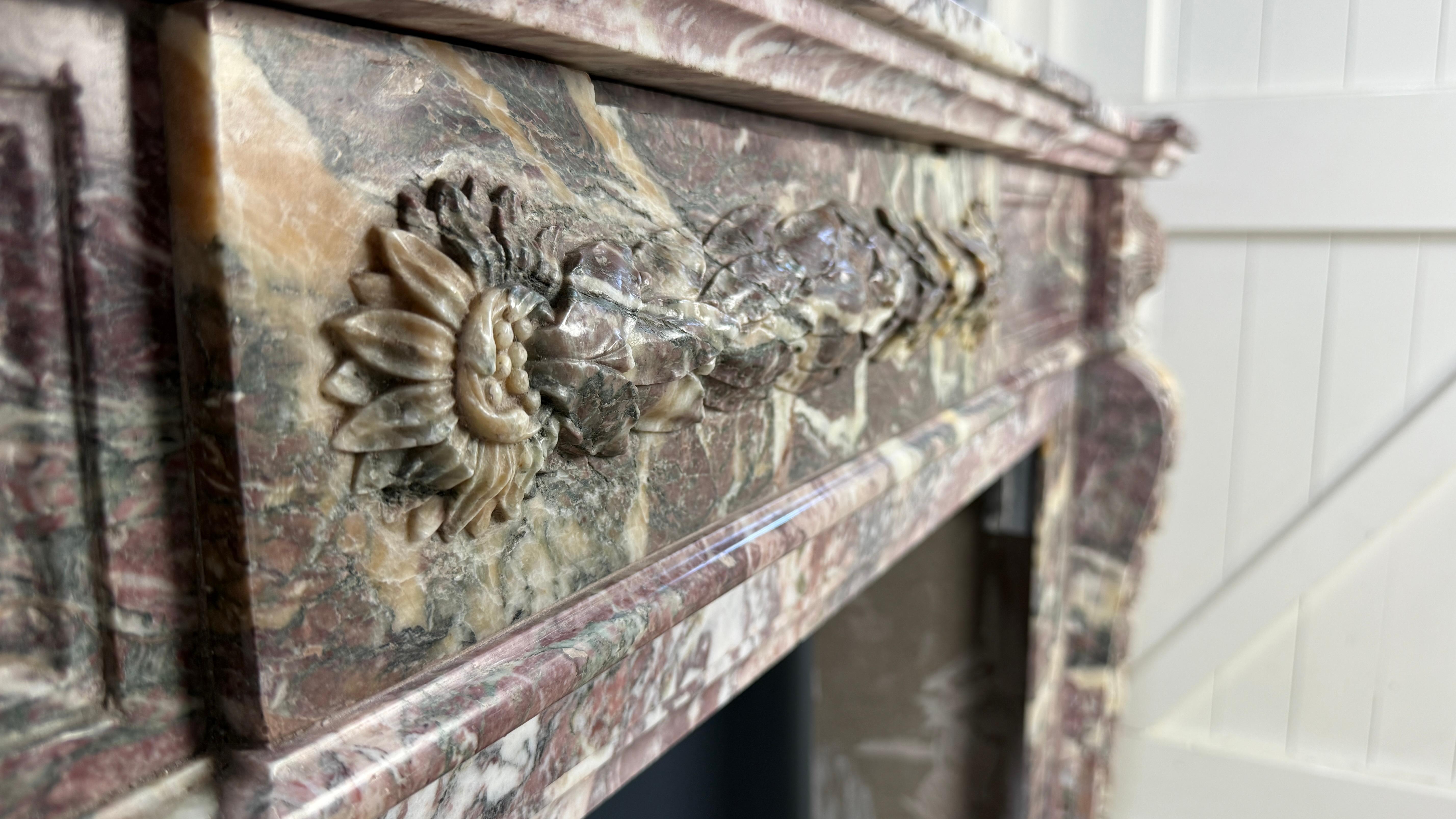 Elegante repisa de chimenea antigua de estilo clásico Luis XVI en venta 5