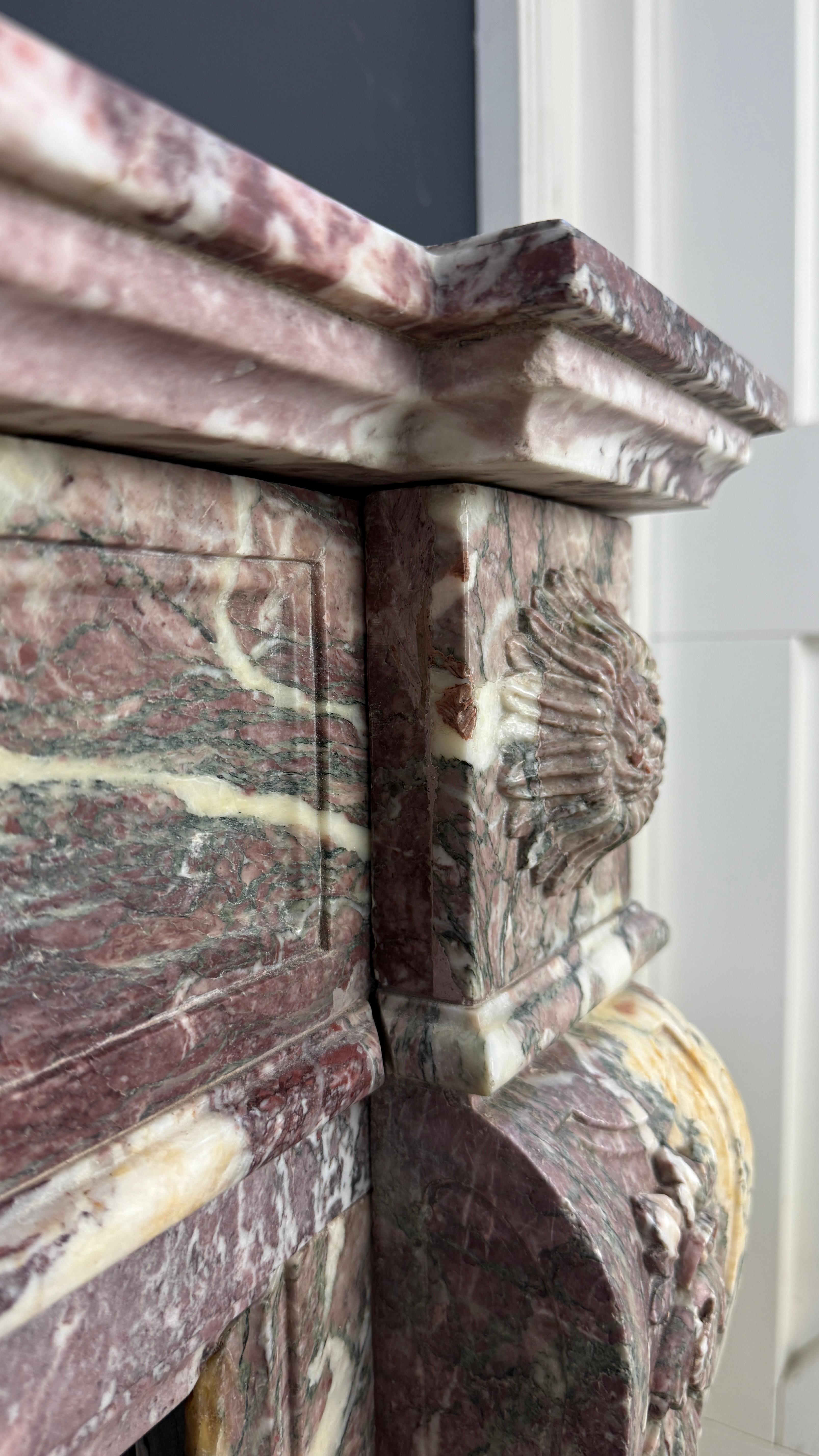 Elegante repisa de chimenea antigua de estilo clásico Luis XVI en venta 7
