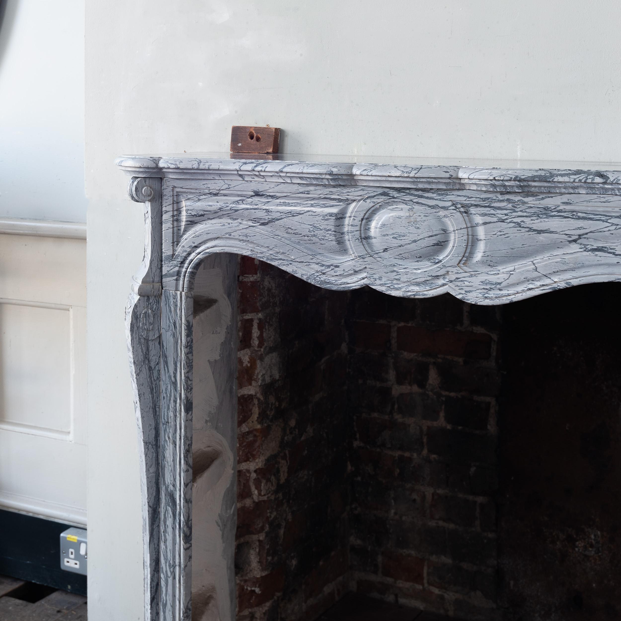 Elegant Antique French Bardiglio Marble Pompadour Fireplace In Good Condition For Sale In London, GB