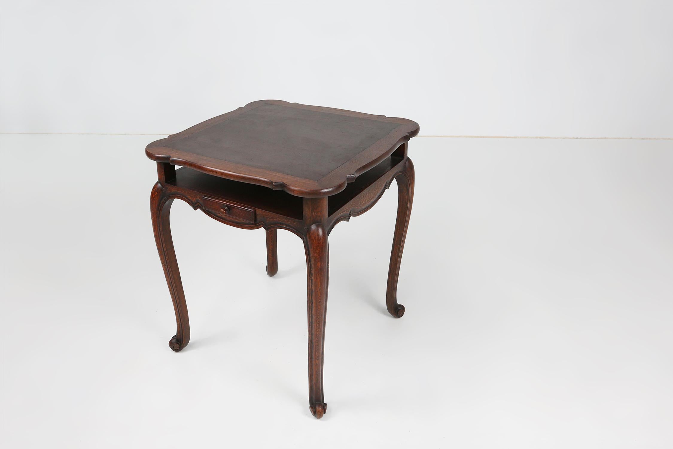 Mid-Century Modern Élégante table à cartes française ancienne en bois avec 2 tiroirs, vers 1900 en vente