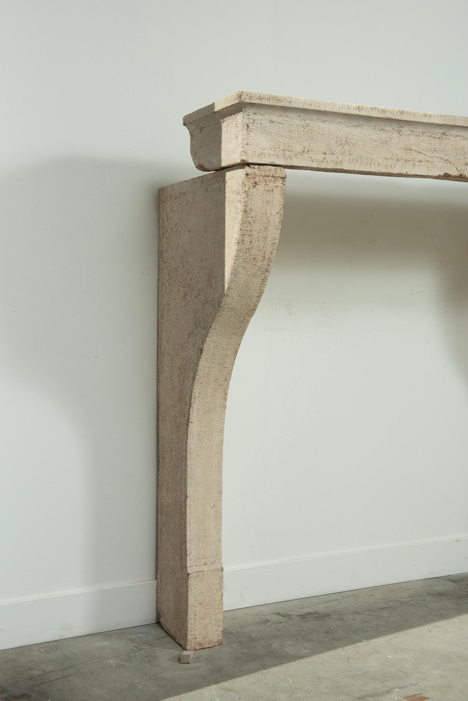Elegante repisa de chimenea de piedra caliza Antique French en venta 6