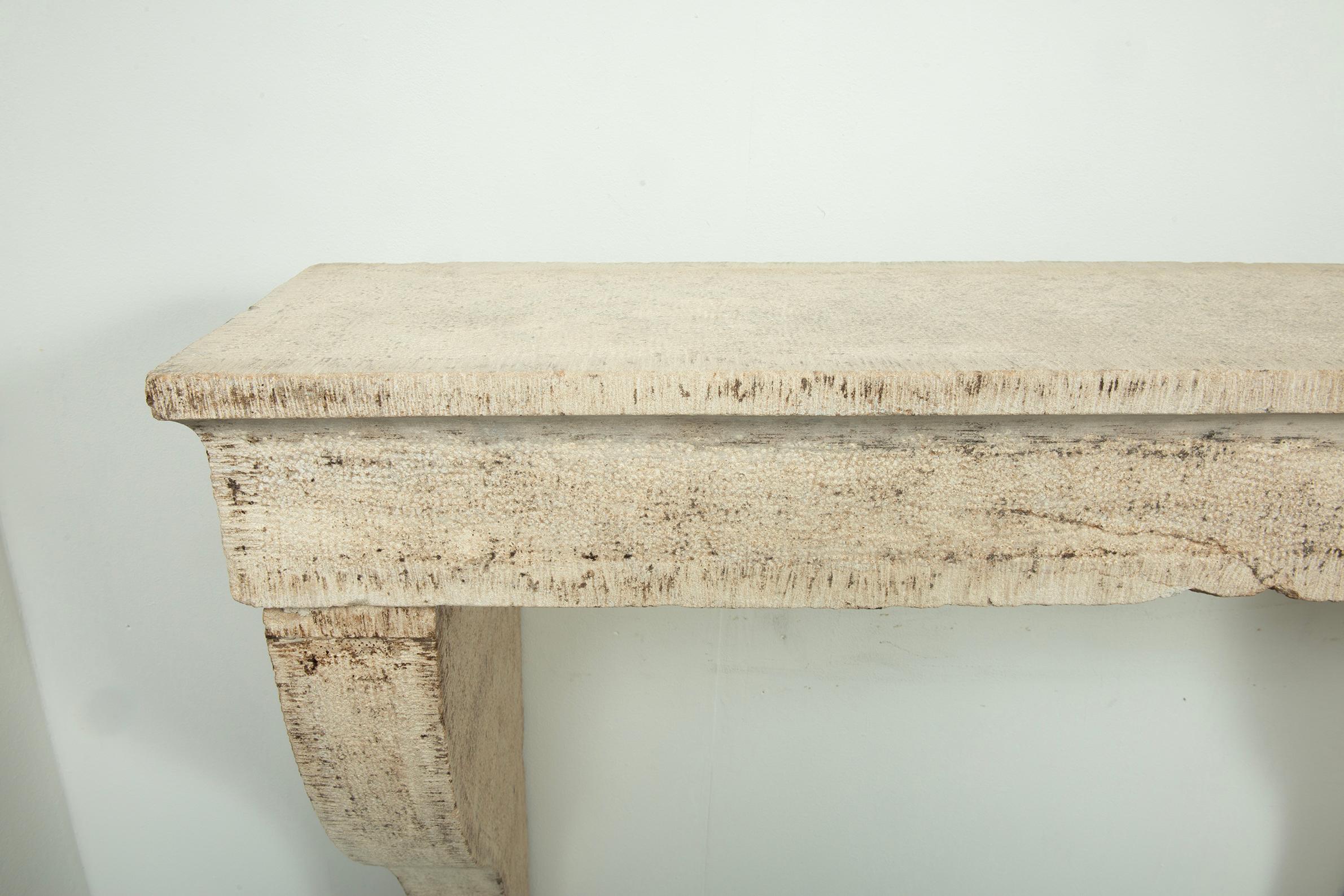 Elegante repisa de chimenea de piedra caliza Antique French en venta 9